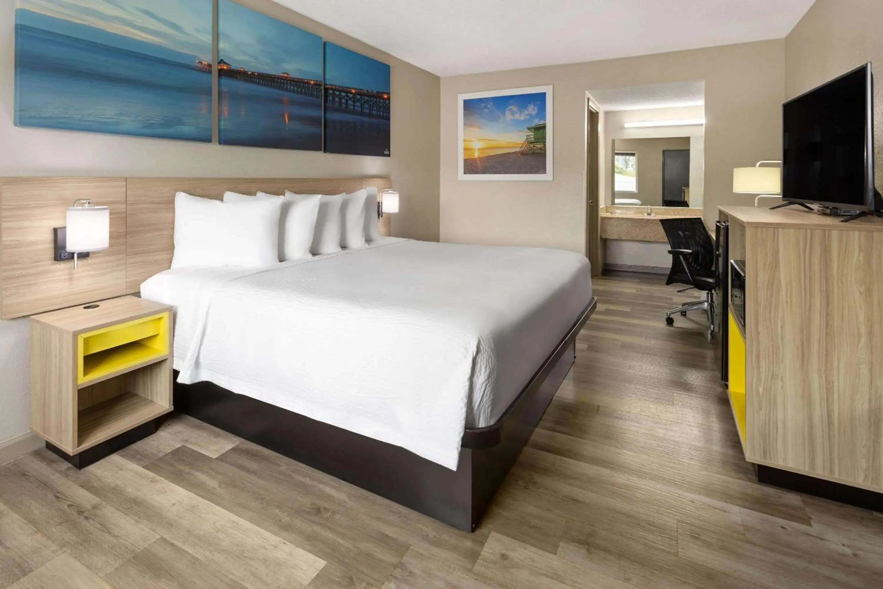 King Room - Non-Smoking in Days Inn by Wyndham Aberdeen King Room - Non-Smoking in Days Inn by Wyndham Aberdeen