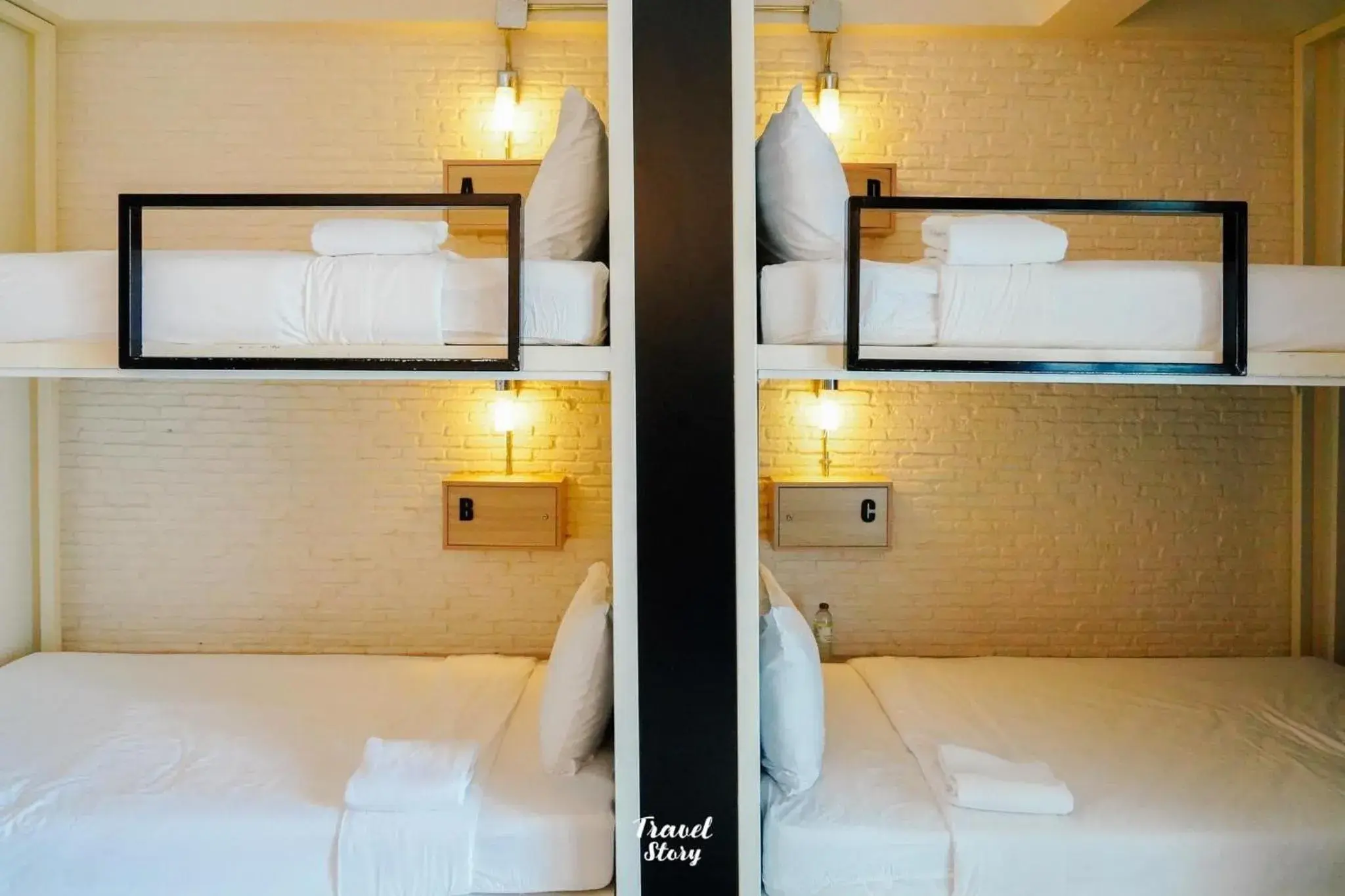 Quadruple Room with Private Bathroom in Bangkok Oasis Hotel Quadruple Room with Private Bathroom in Bangkok Oasis Hotel