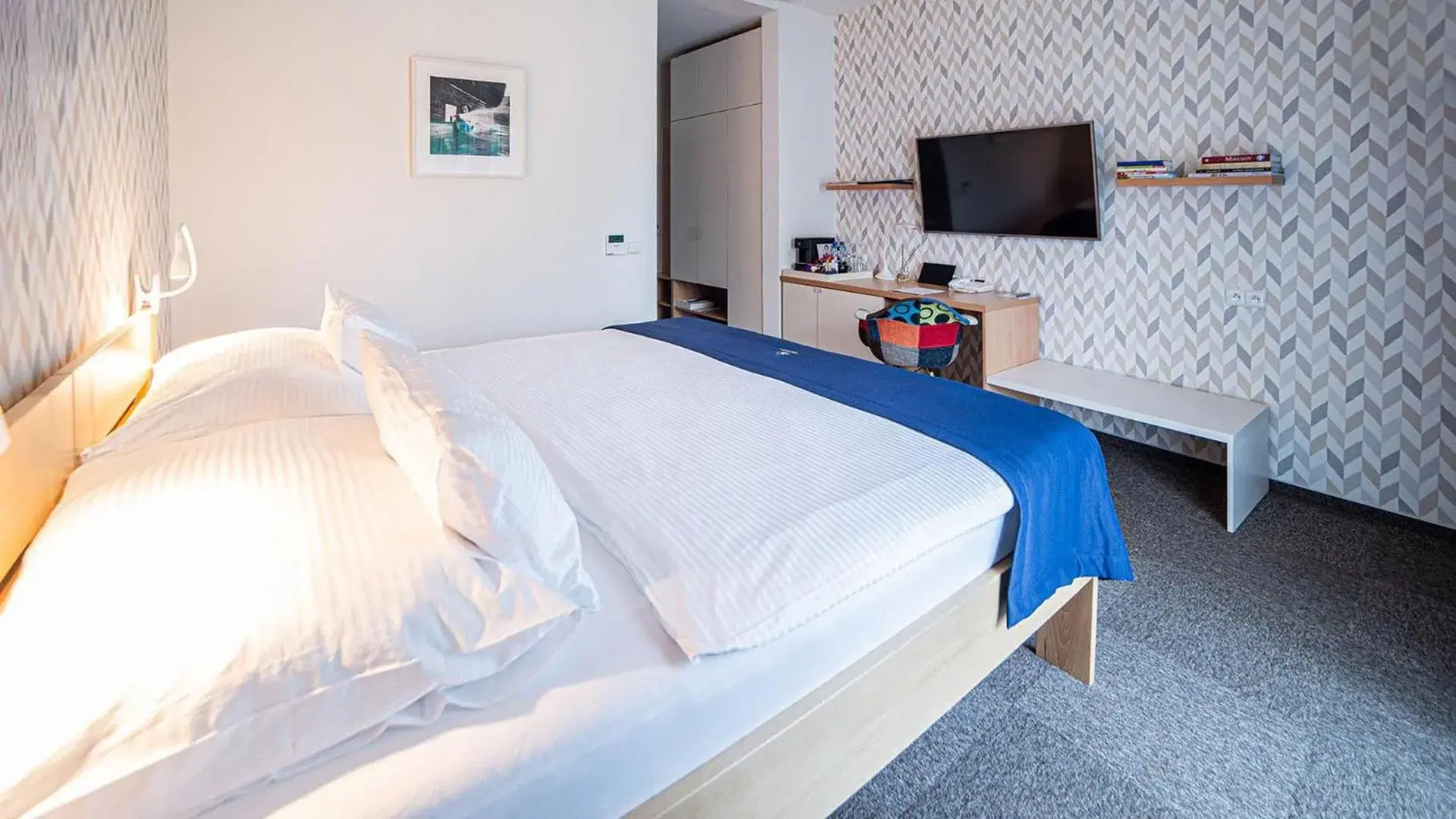 Deluxe Double Room with Balcony - disability access in HOTEL Hraniční zámeček Deluxe Double Room with Balcony - disability access in HOTEL Hraniční zámeček