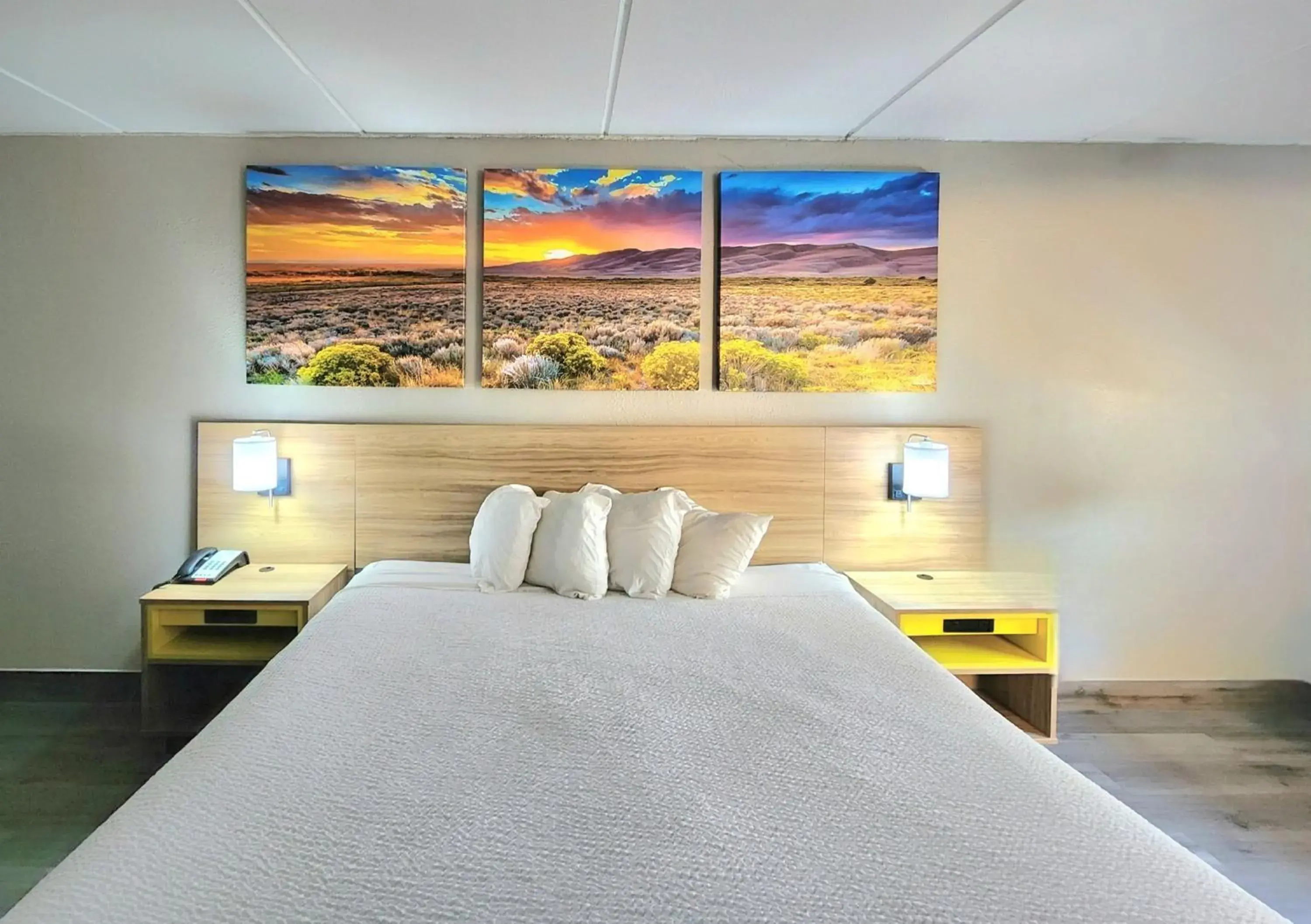 King Room - Mobility Access/Smoking in Days Inn by Wyndham Houston King Room - Mobility Access/Smoking in Days Inn by Wyndham Houston