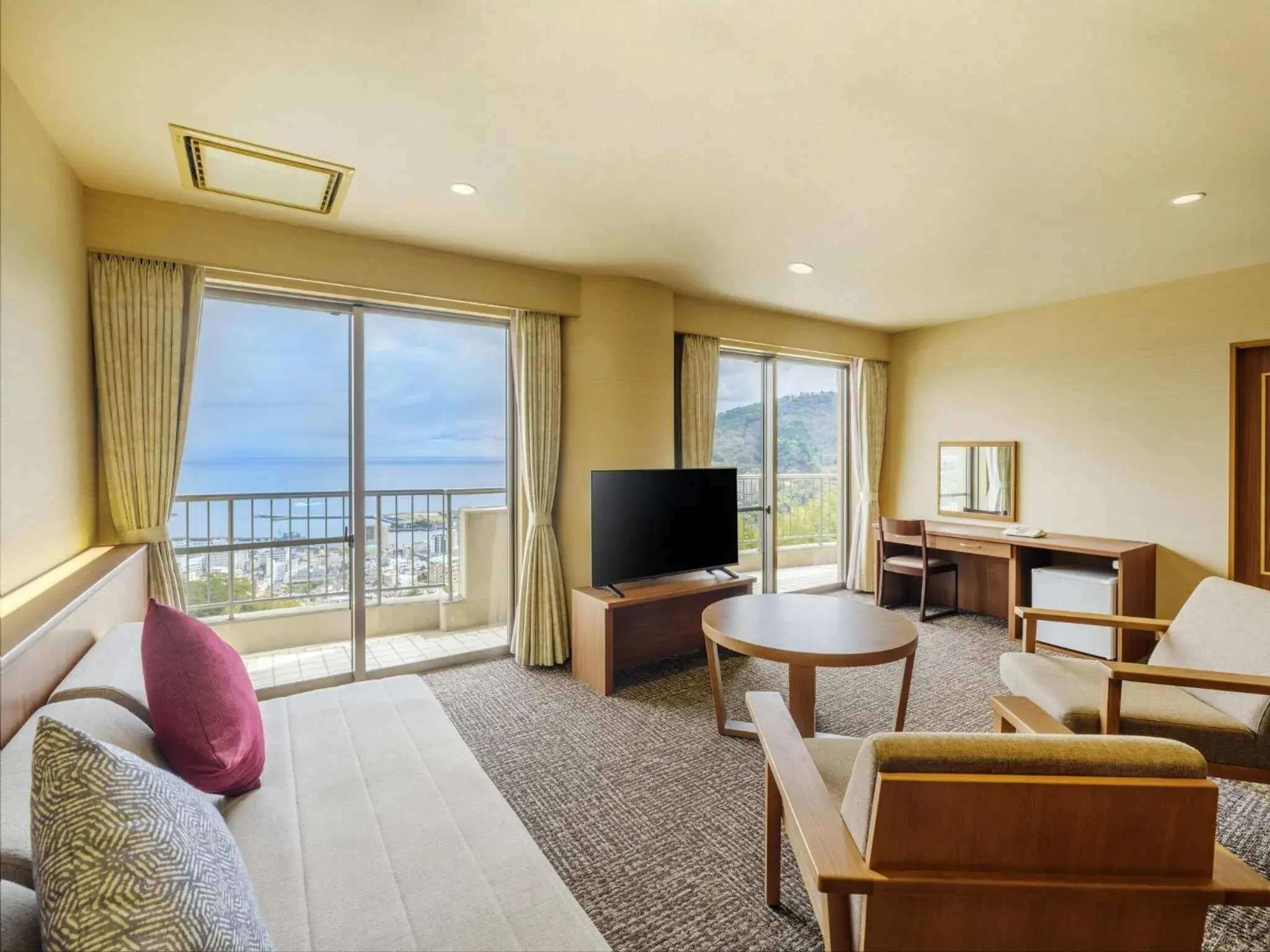 Panorama Ocean View Superior Room with private bathroom - single occupancy in KAMENOI HOTEL Atami Panorama Ocean View Superior Room with private bathroom - single occupancy in KAMENOI HOTEL Atami