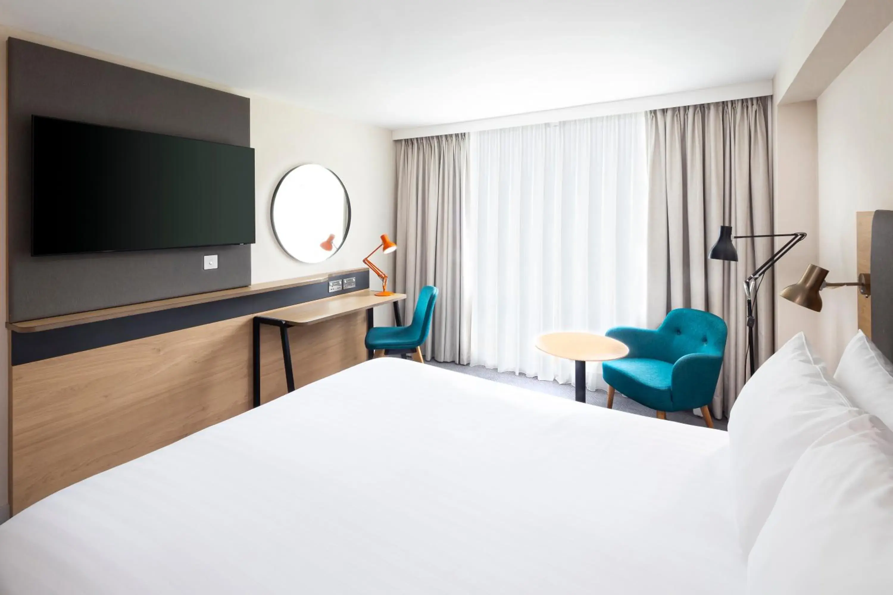 Standard Double Room in Holiday Inn Coventry M6, J2 by IHG Standard Double Room in Holiday Inn Coventry M6, J2 by IHG