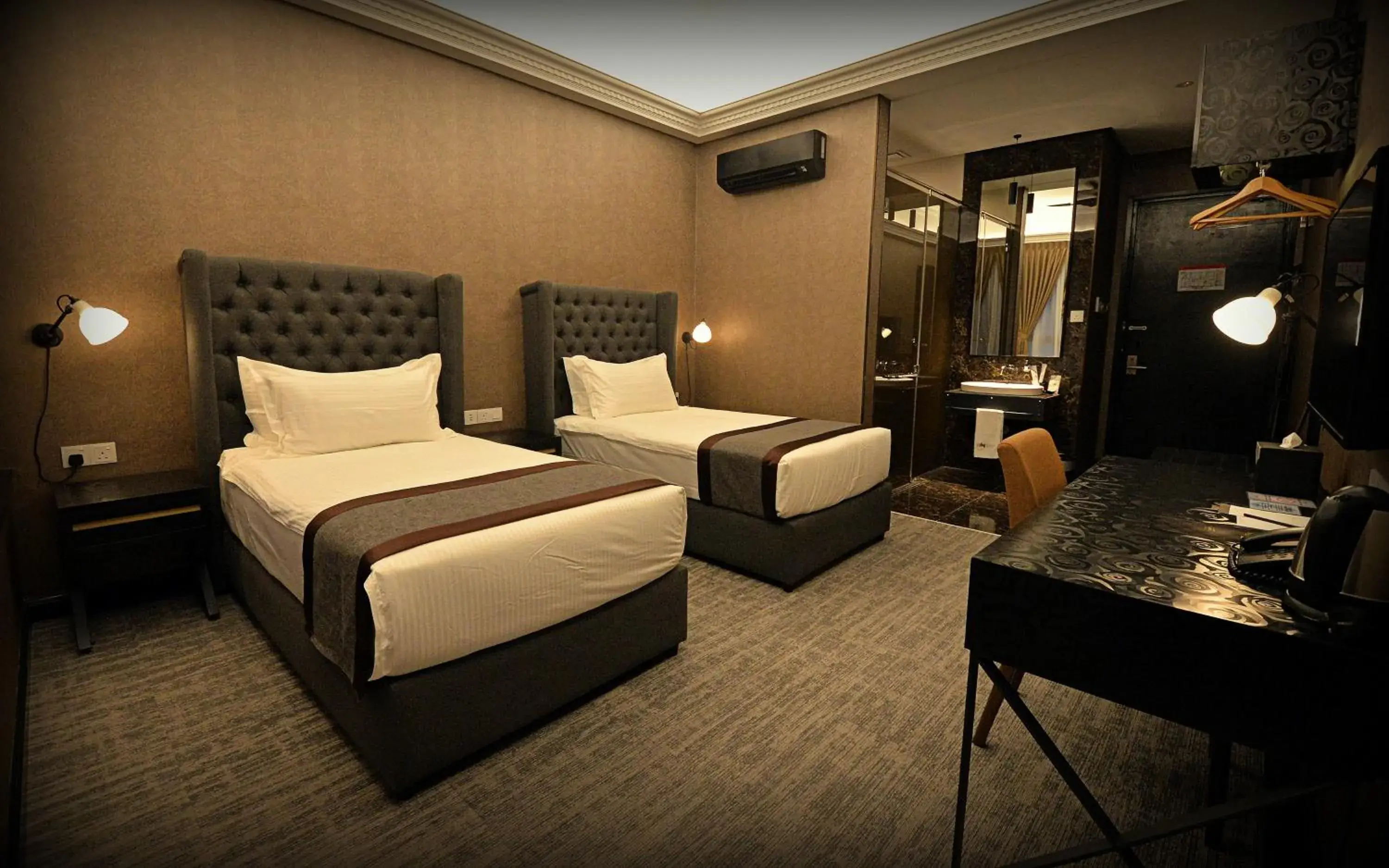 Business Premier Room (Twin) in 1969 Business Suites Bandar Botani, Ipoh Business Premier Room (Twin) in 1969 Business Suites Bandar Botani, Ipoh