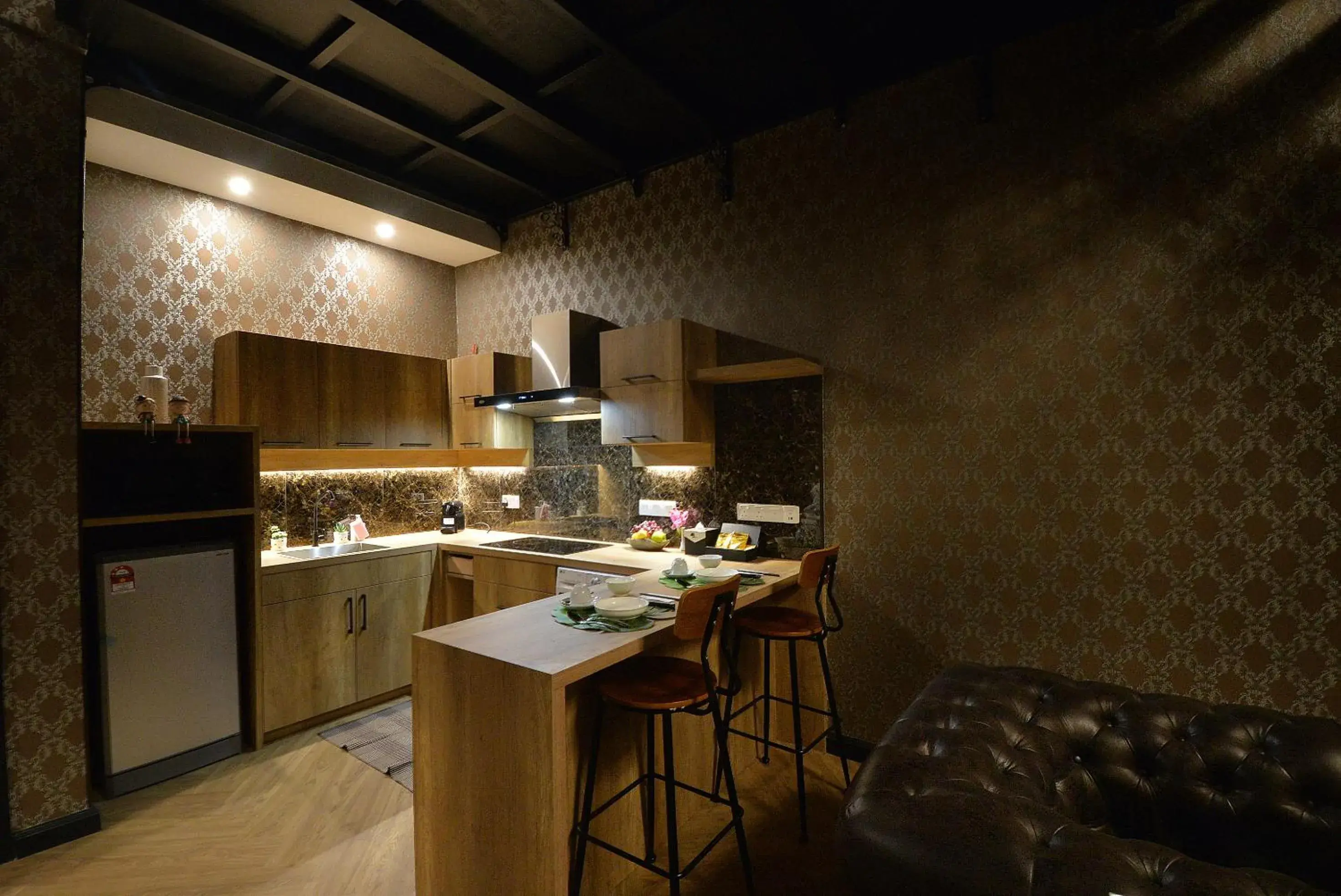 Duplex Comfort (6 pax) in 1969 Business Suites Bandar Botani, Ipoh Duplex Comfort (6 pax) in 1969 Business Suites Bandar Botani, Ipoh