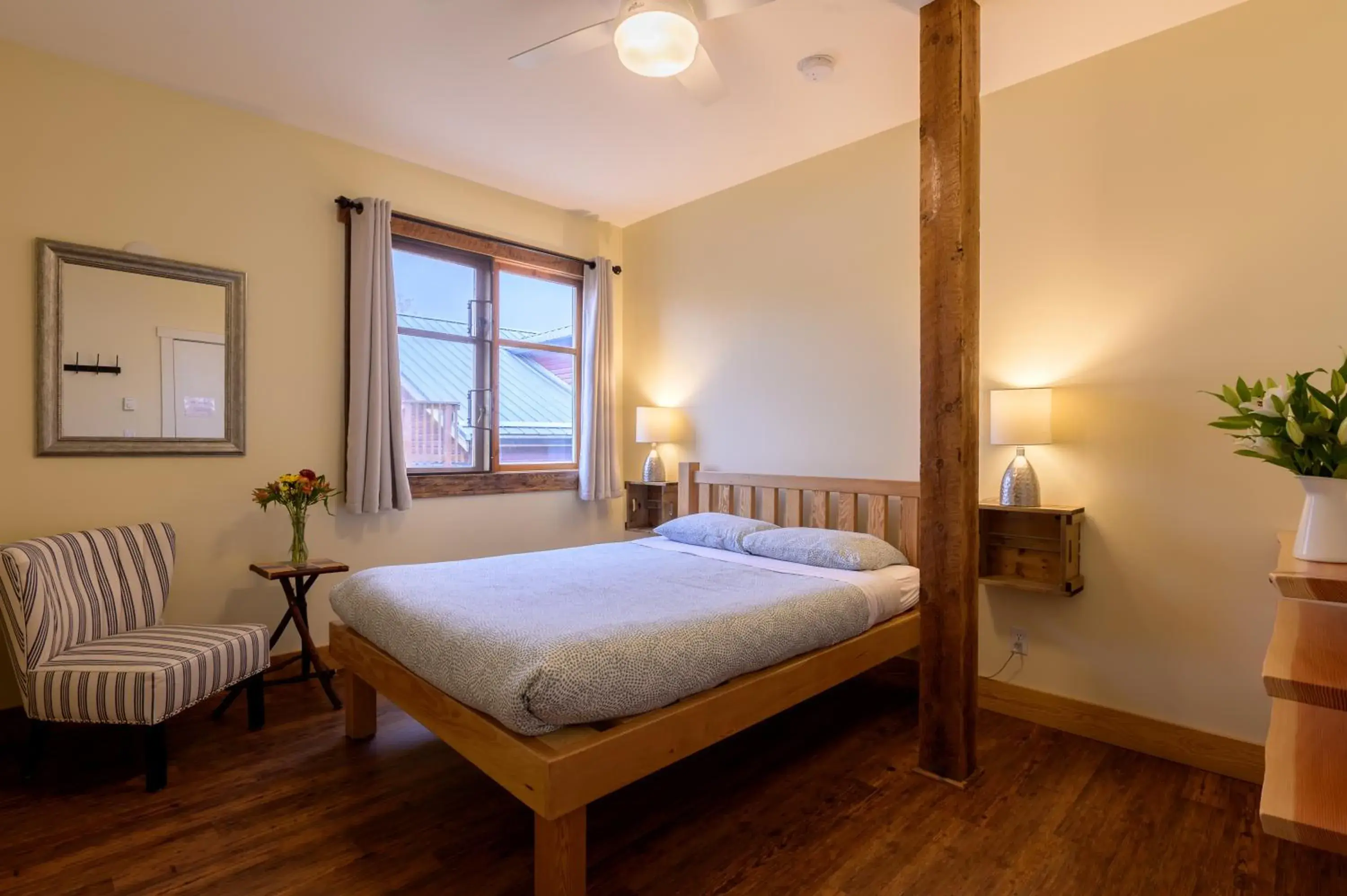 Queen Room with Shared Bathroom in Riding Fool Accommodation Queen Room with Shared Bathroom in Riding Fool Accommodation