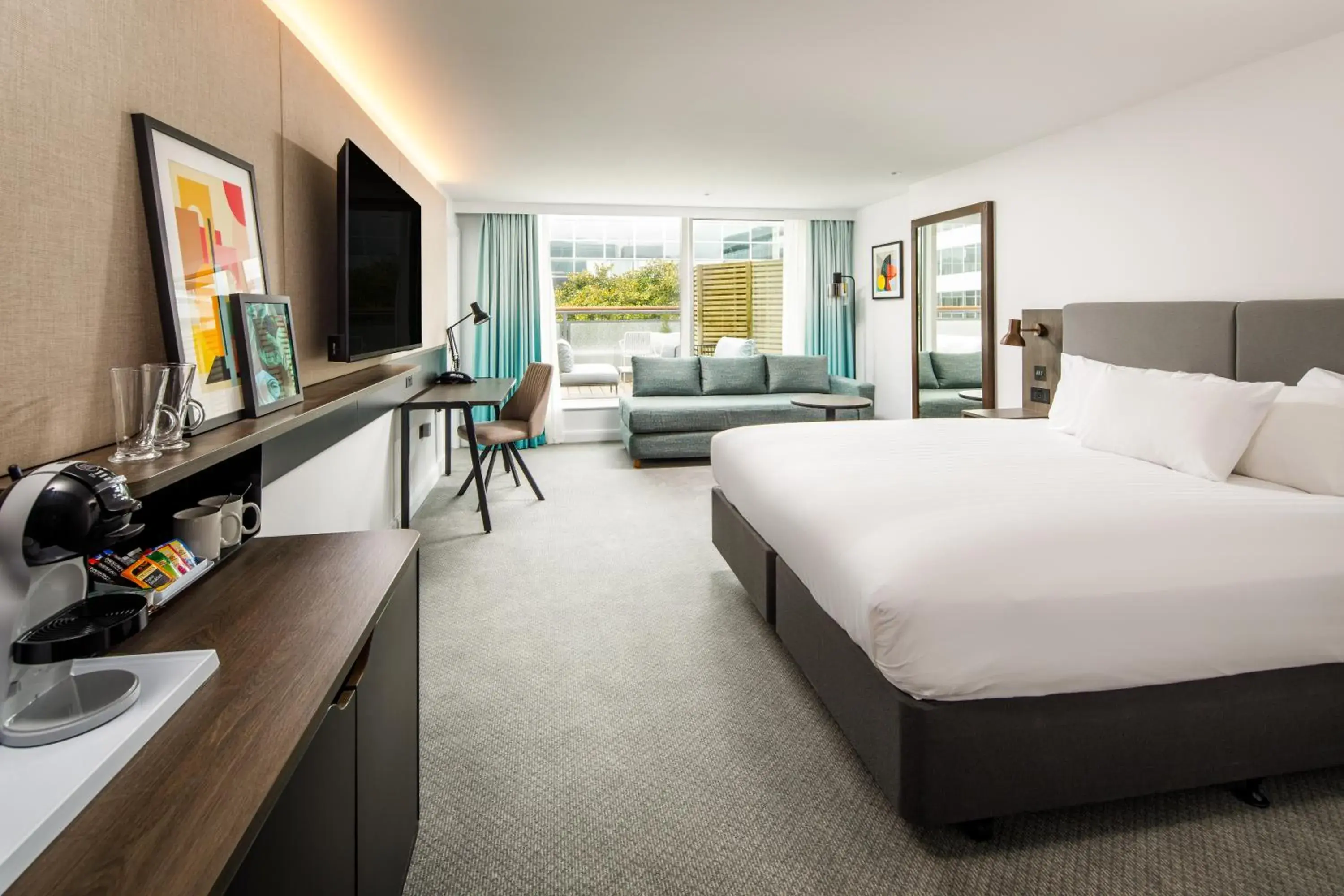 Premium Super King Room with Balcony in Holiday Inn Milton Keynes Central by IHG Premium Super King Room with Balcony in Holiday Inn Milton Keynes Central by IHG