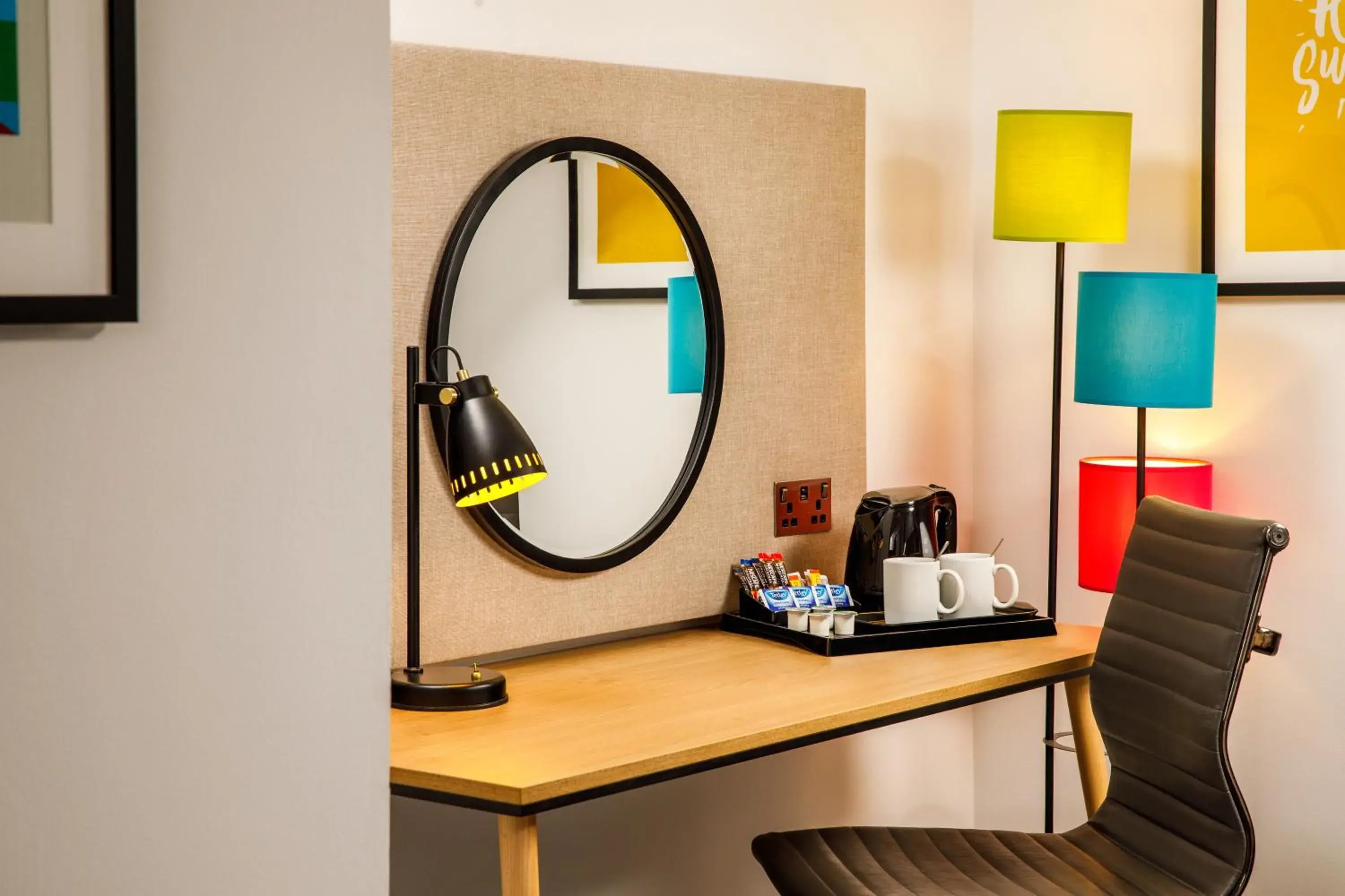 Premium King Room with Sofa Bed in Holiday Inn Milton Keynes Central by IHG Premium King Room with Sofa Bed in Holiday Inn Milton Keynes Central by IHG