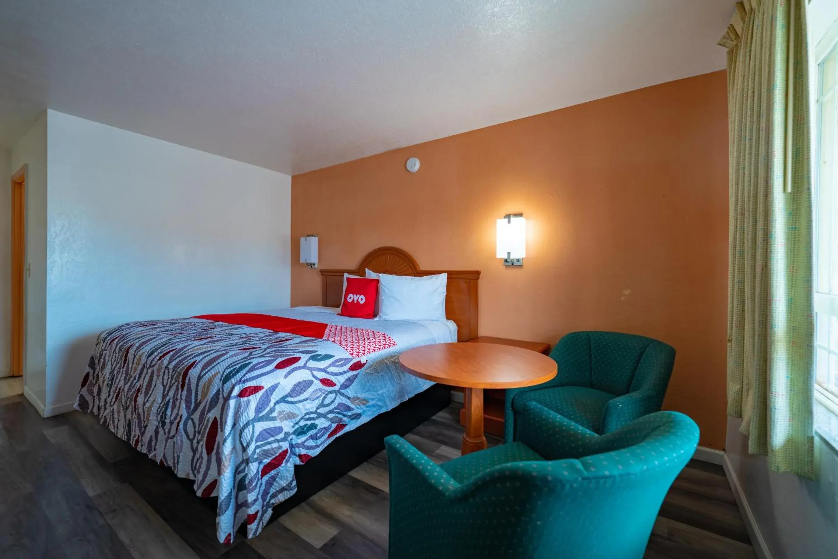 Queen Room in Budget Inn Madras by OYO Queen Room in Budget Inn Madras by OYO