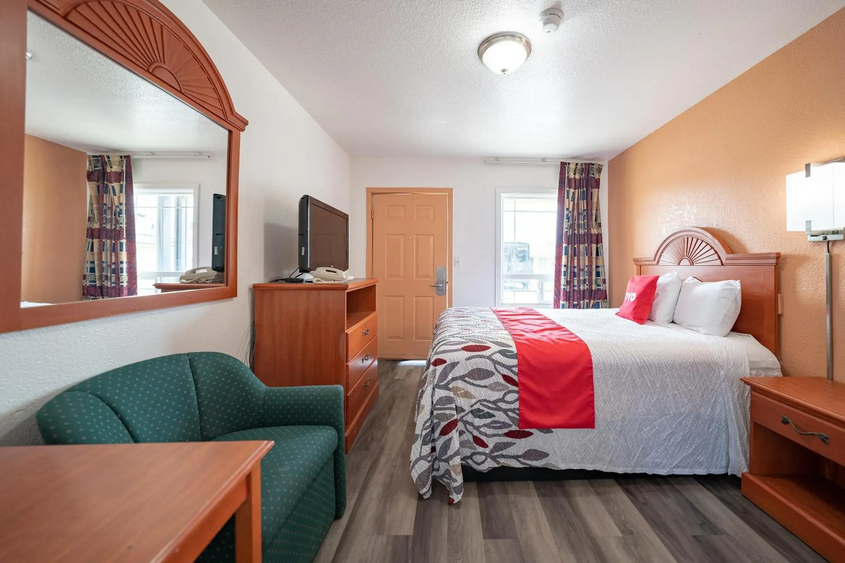 Premium Queen Bed with Kitchenette in Budget Inn Madras by OYO Premium Queen Bed with Kitchenette in Budget Inn Madras by OYO