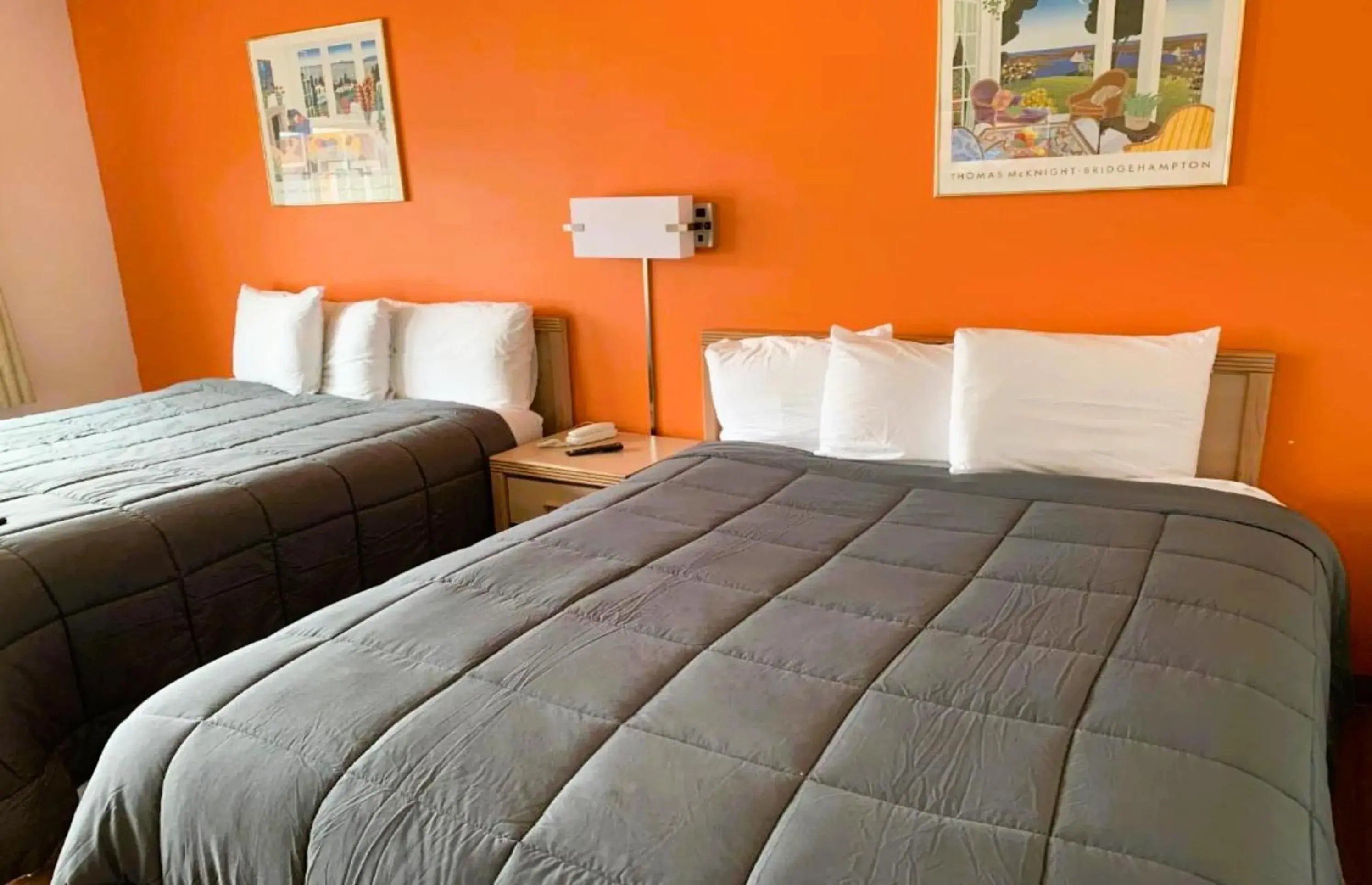 2 Queen Bed in Royal Gateway Motel by OYO 2 Queen Bed in Royal Gateway Motel by OYO