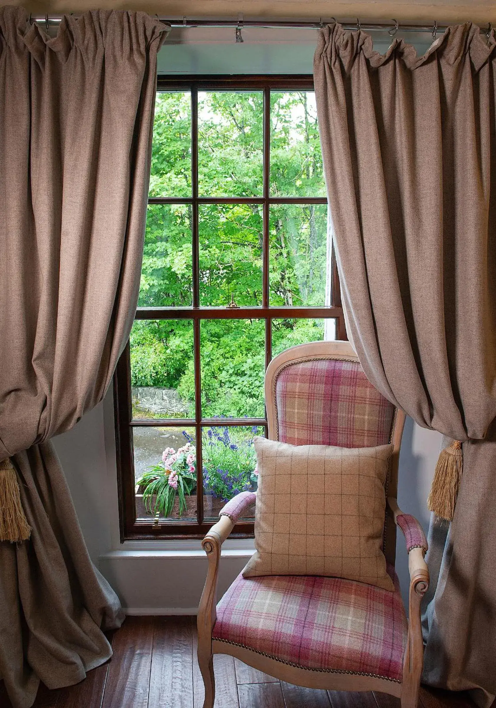 Family Double Room in The Falls Of Dochart Inn Family Double Room in The Falls Of Dochart Inn