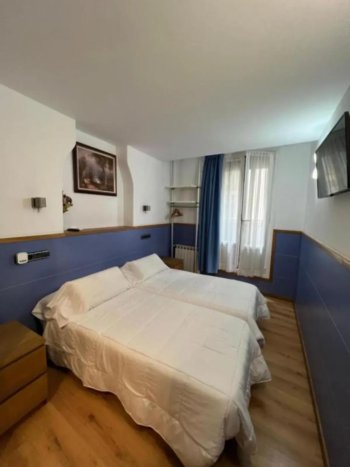 Twin Room with Extra Bed in Pensión Irune by Vivere Stays Twin Room with Extra Bed in Pensión Irune by Vivere Stays