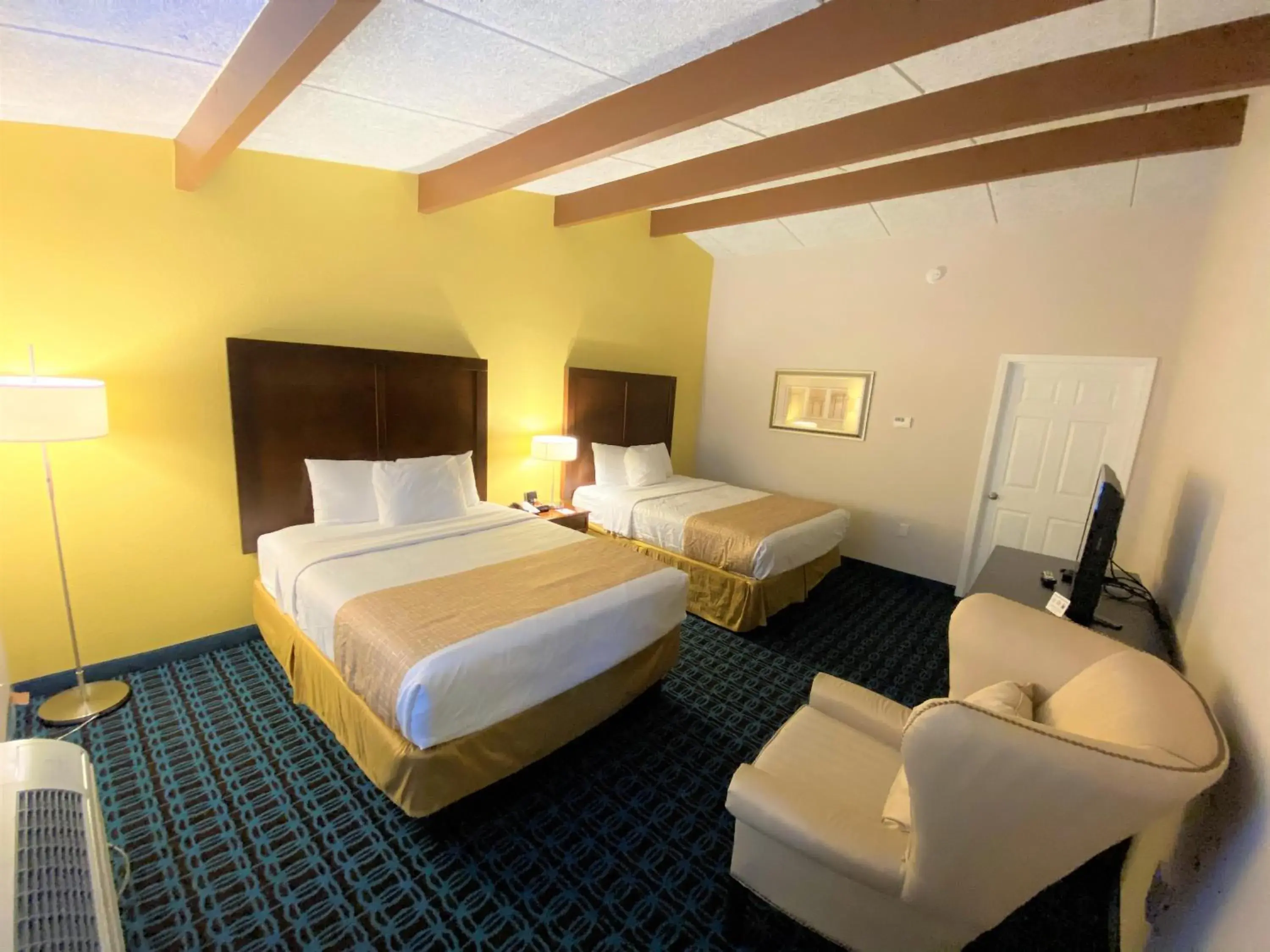 Suite with Two Queen Beds - Non-Smoking in Travelodge by Wyndham Wytheville Suite with Two Queen Beds - Non-Smoking in Travelodge by Wyndham Wytheville
