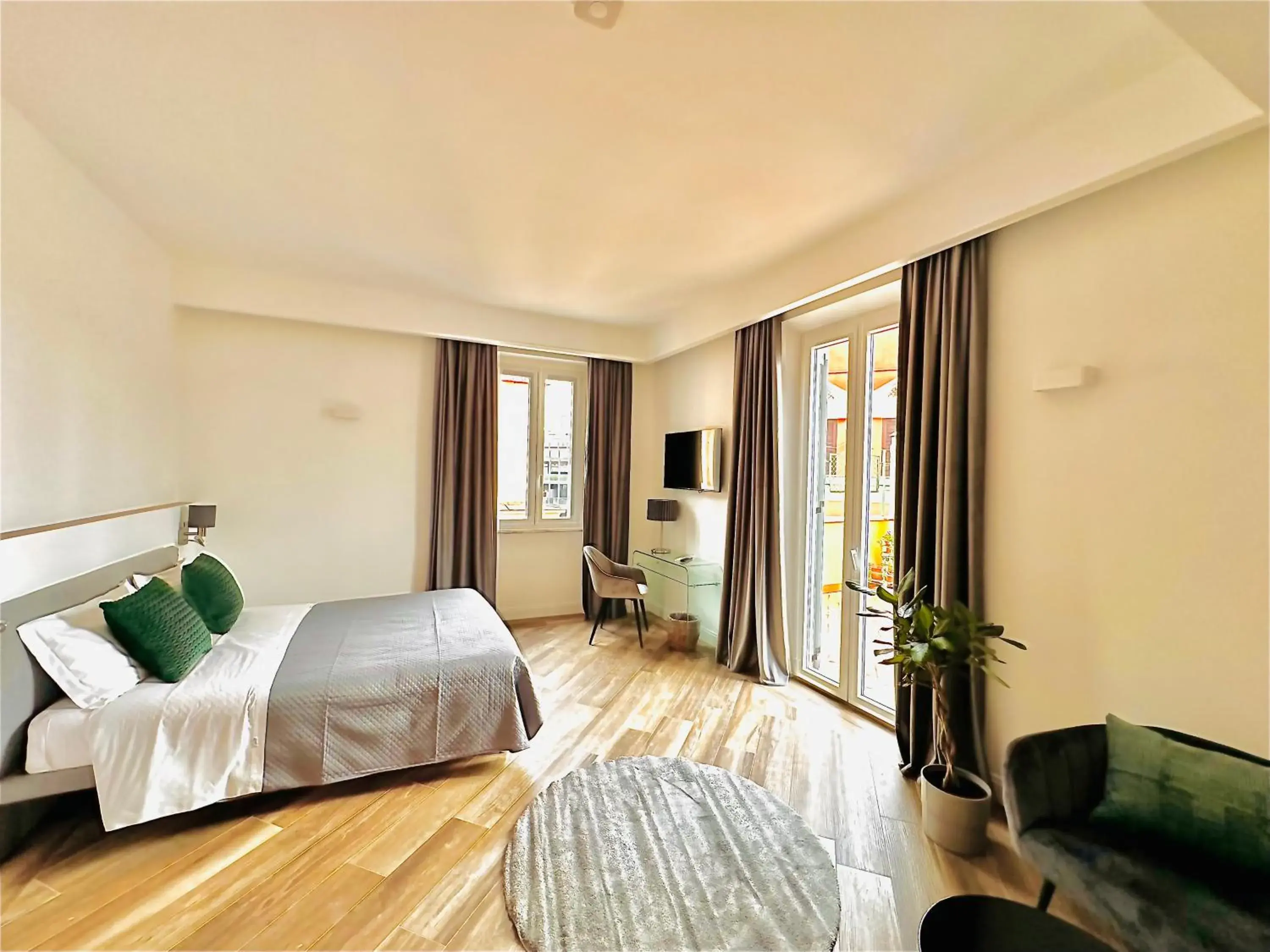 Deluxe Double Room with Balcony in All Comfort Astoria Palace Deluxe Double Room with Balcony in All Comfort Astoria Palace