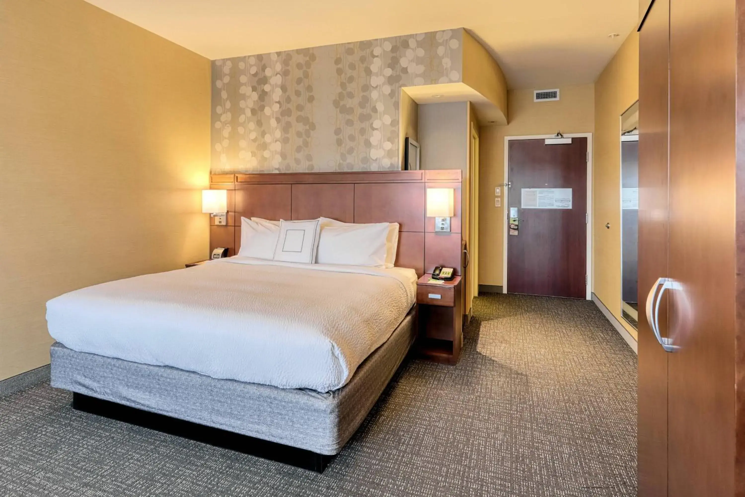 King Room with Sofa Bed and City View in Courtyard by Marriott York King Room with Sofa Bed and City View in Courtyard by Marriott York