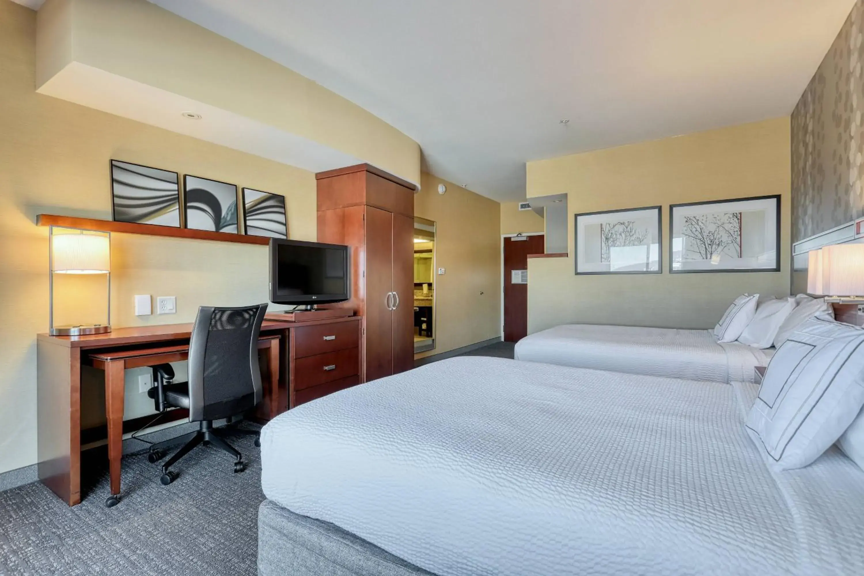 Queen Room with Two Queen Beds and City View in Courtyard by Marriott York Queen Room with Two Queen Beds and City View in Courtyard by Marriott York