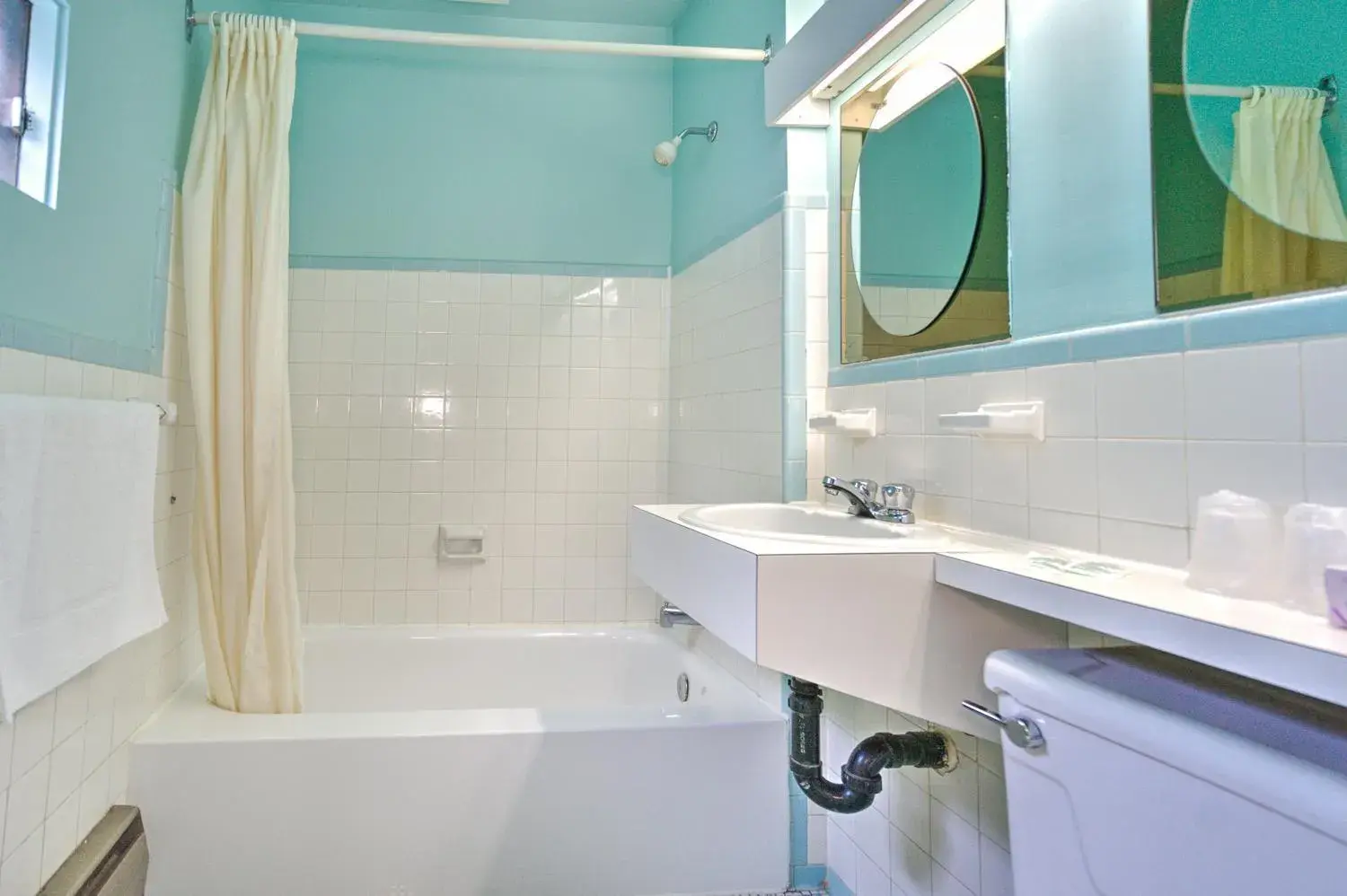 Motel R-100 Motel R-100