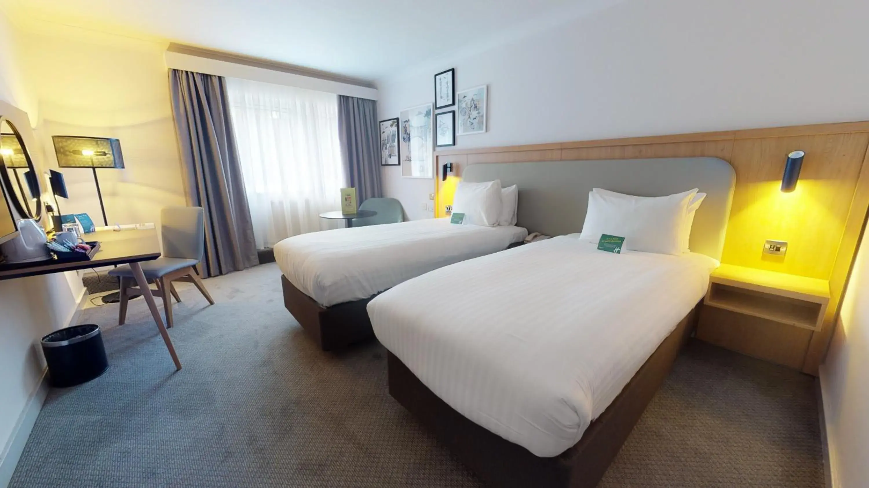 Standard Room with Two Single Beds in Holiday Inn Cambridge by IHG Standard Room with Two Single Beds in Holiday Inn Cambridge by IHG