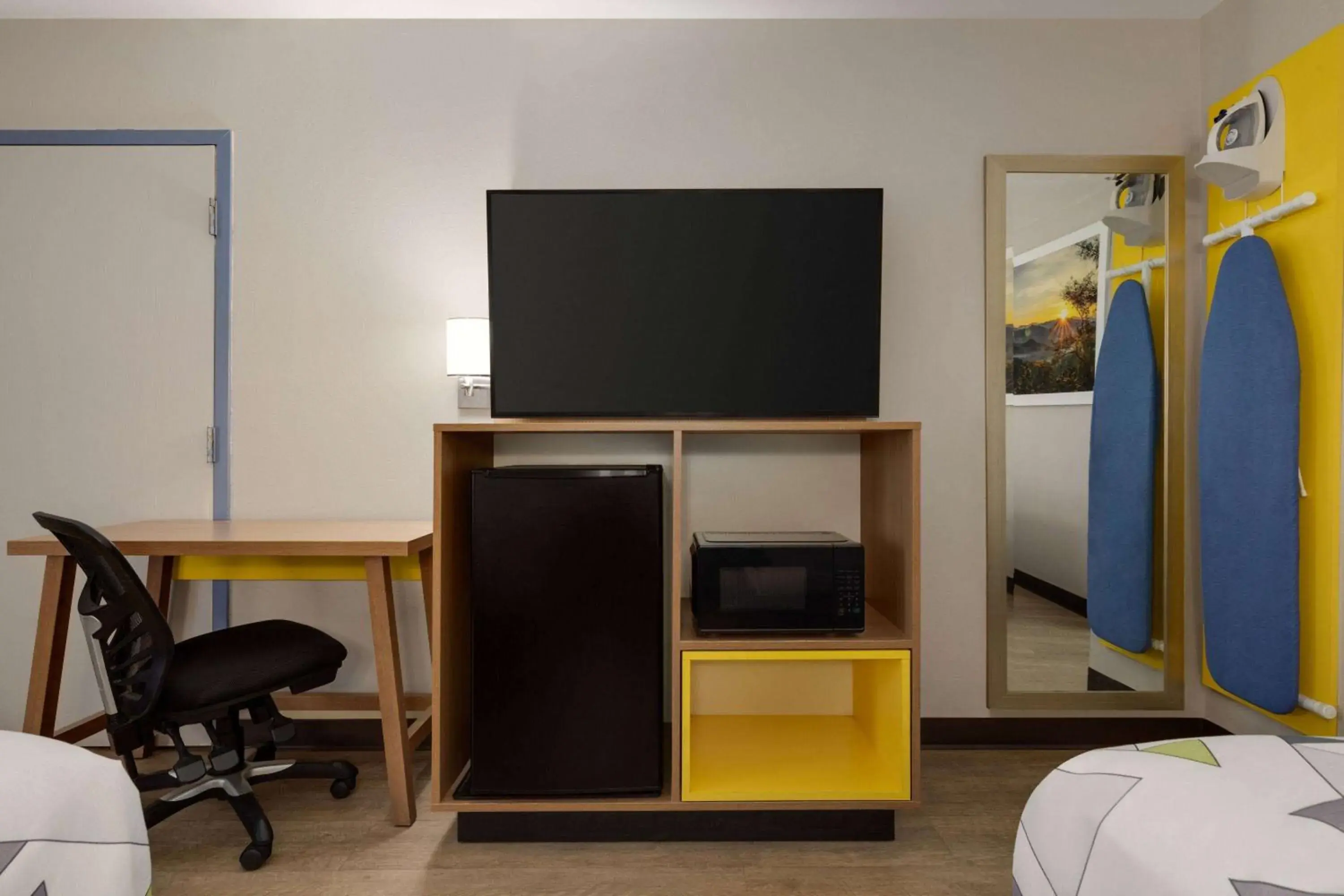 Queen Room with Two Queen Beds - Smoking in Days Inn by Wyndham Covington Queen Room with Two Queen Beds - Smoking in Days Inn by Wyndham Covington