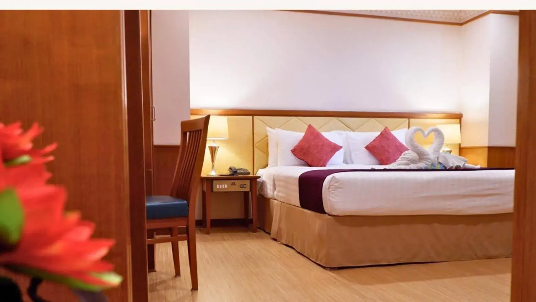 Junior Suite in Diamond Plaza Hotel Junior Suite in Diamond Plaza Hotel