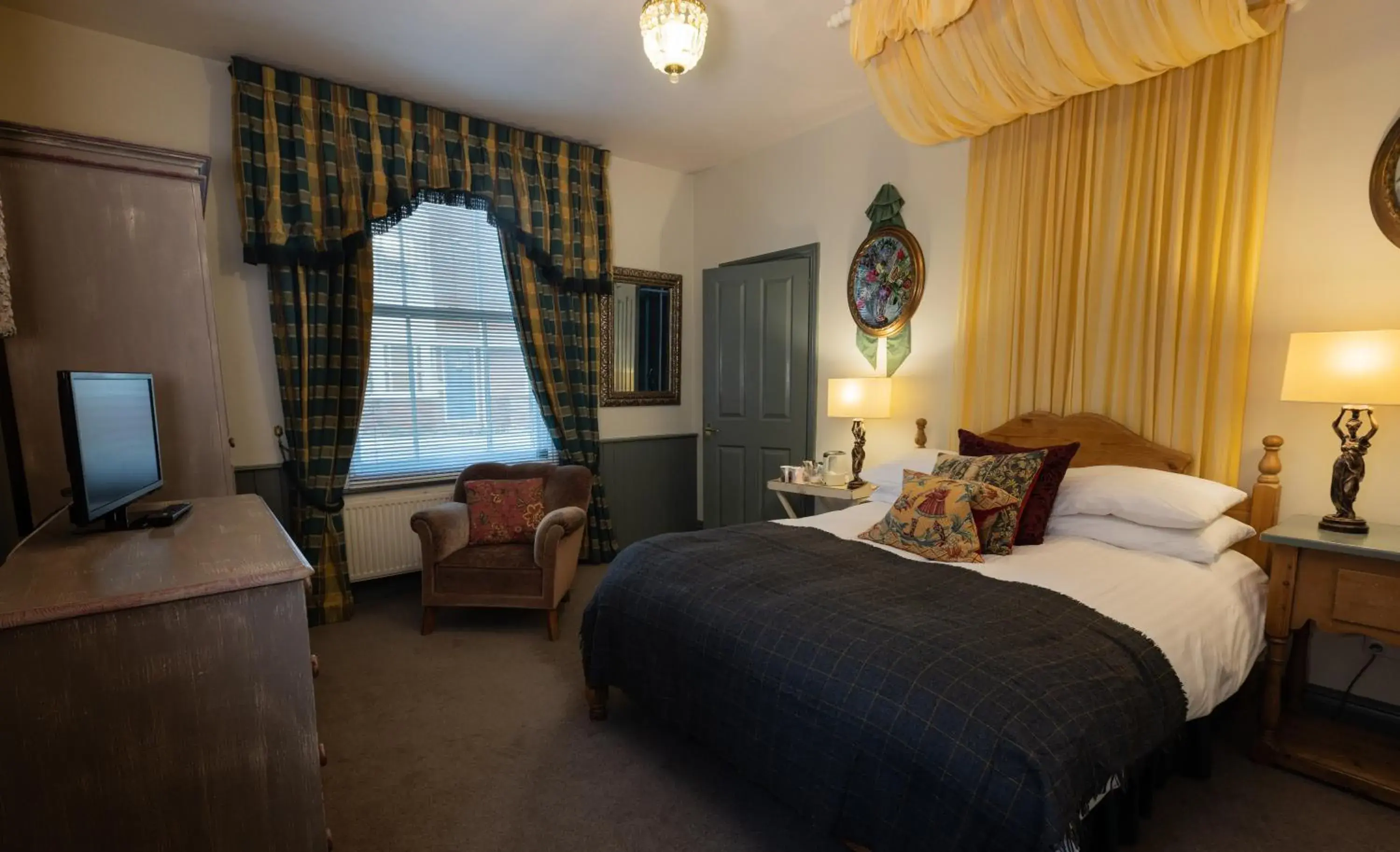 Large Double Room in Britannia House Large Double Room in Britannia House