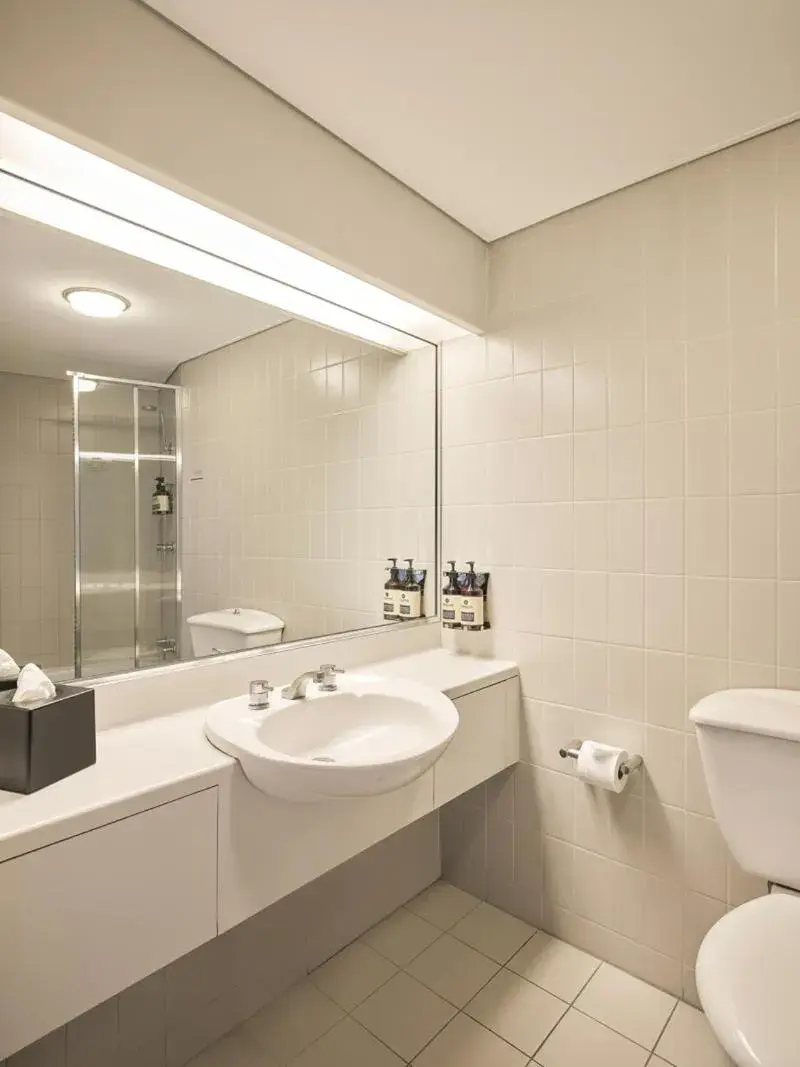 One-Bedroom Apartment with Harbor View in Rendezvous Hotel Sydney The Rocks One-Bedroom Apartment with Harbor View in Rendezvous Hotel Sydney The Rocks