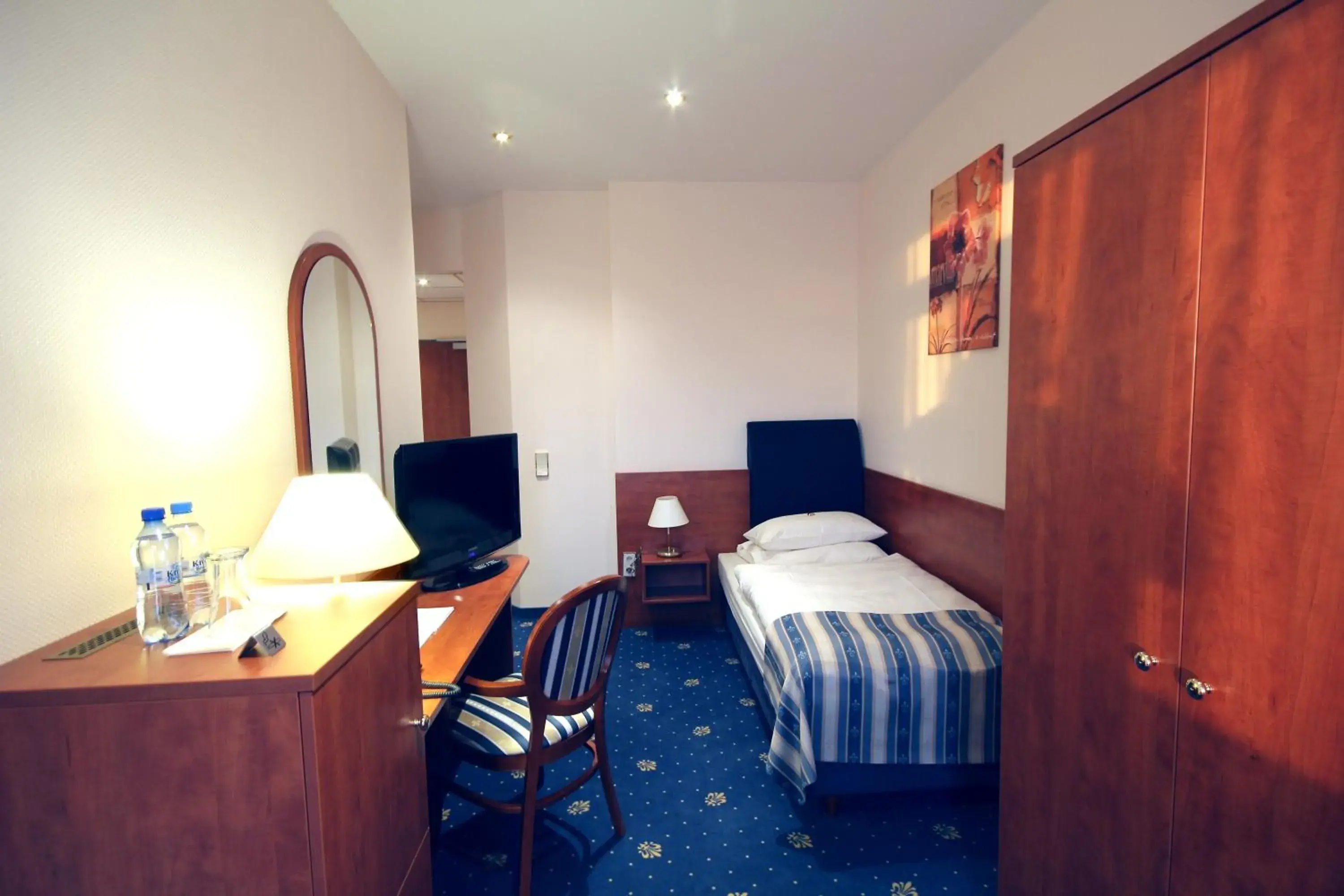 Single Room in SkyHotelGwarna Single Room in SkyHotelGwarna