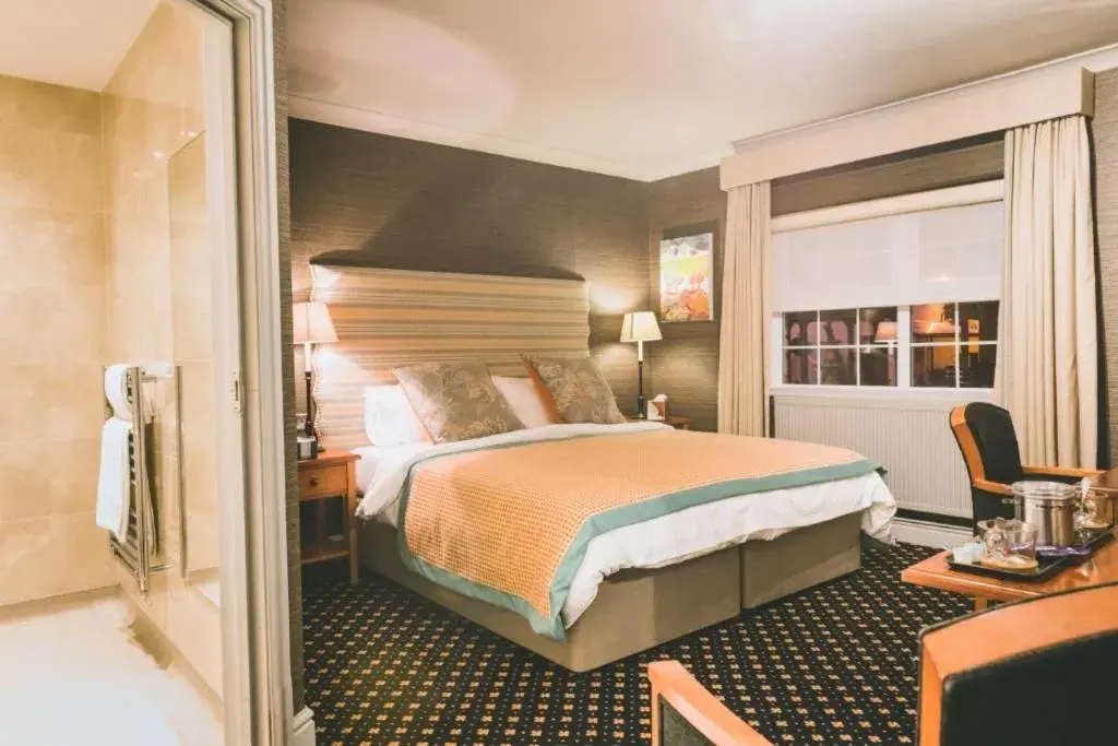 Double or Twin Room - single occupancy in The Bear, Cowbridge Double or Twin Room - single occupancy in The Bear, Cowbridge