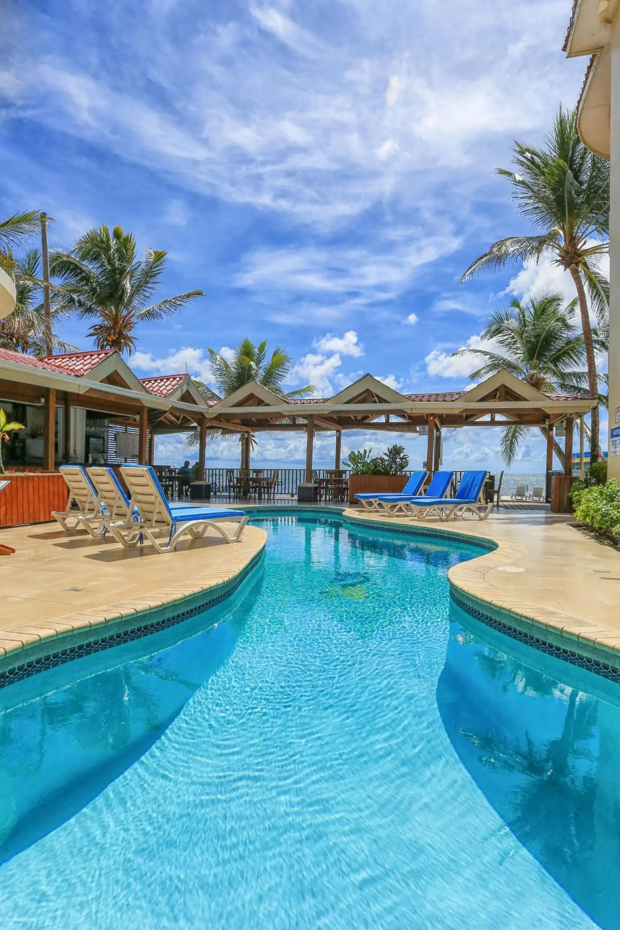 Suite Ground Pool View in SunBreeze Suites Suite Ground Pool View in SunBreeze Suites