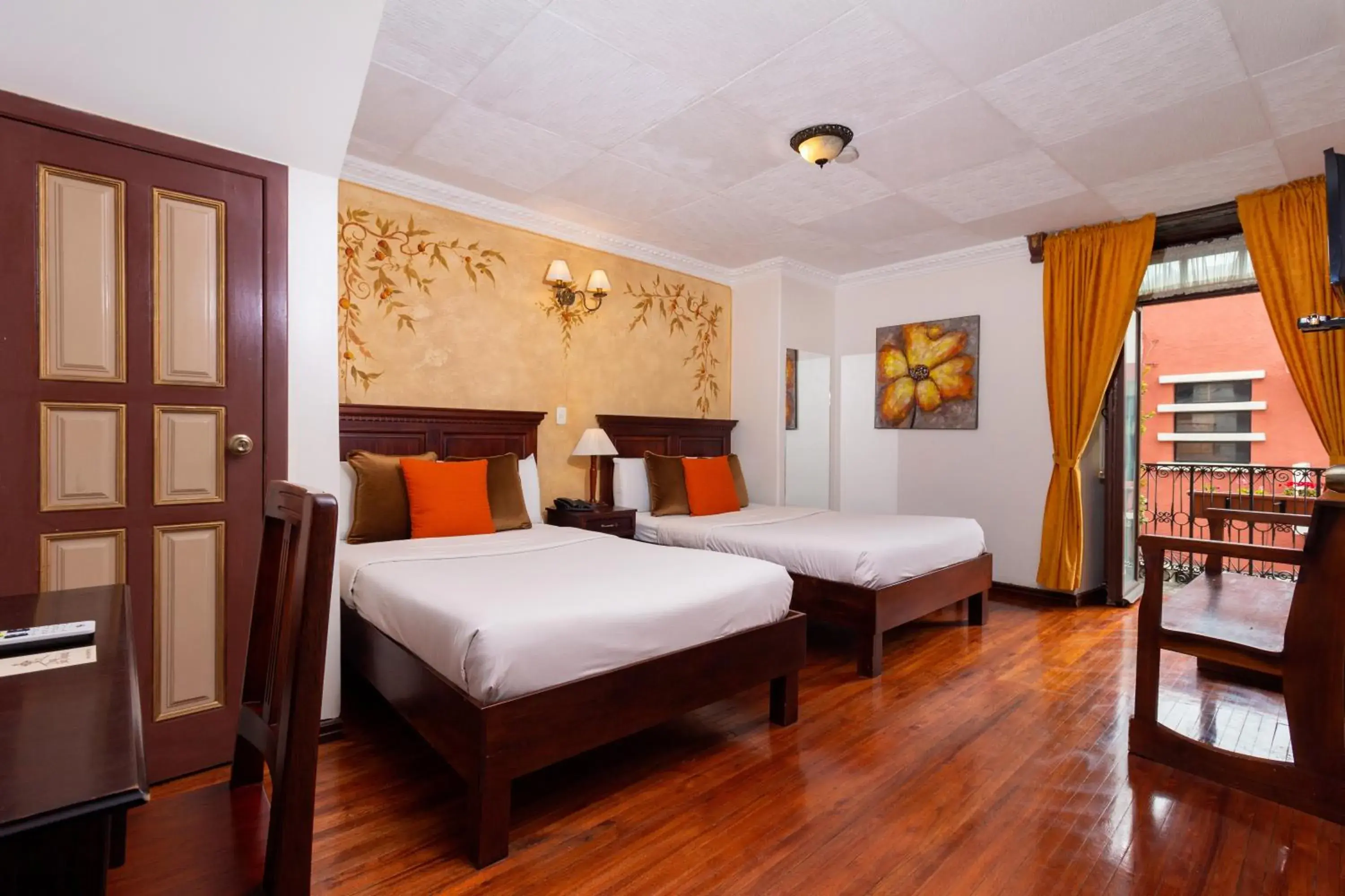 Double Room with Balcony in Hotel Casa San Rafael Double Room with Balcony in Hotel Casa San Rafael