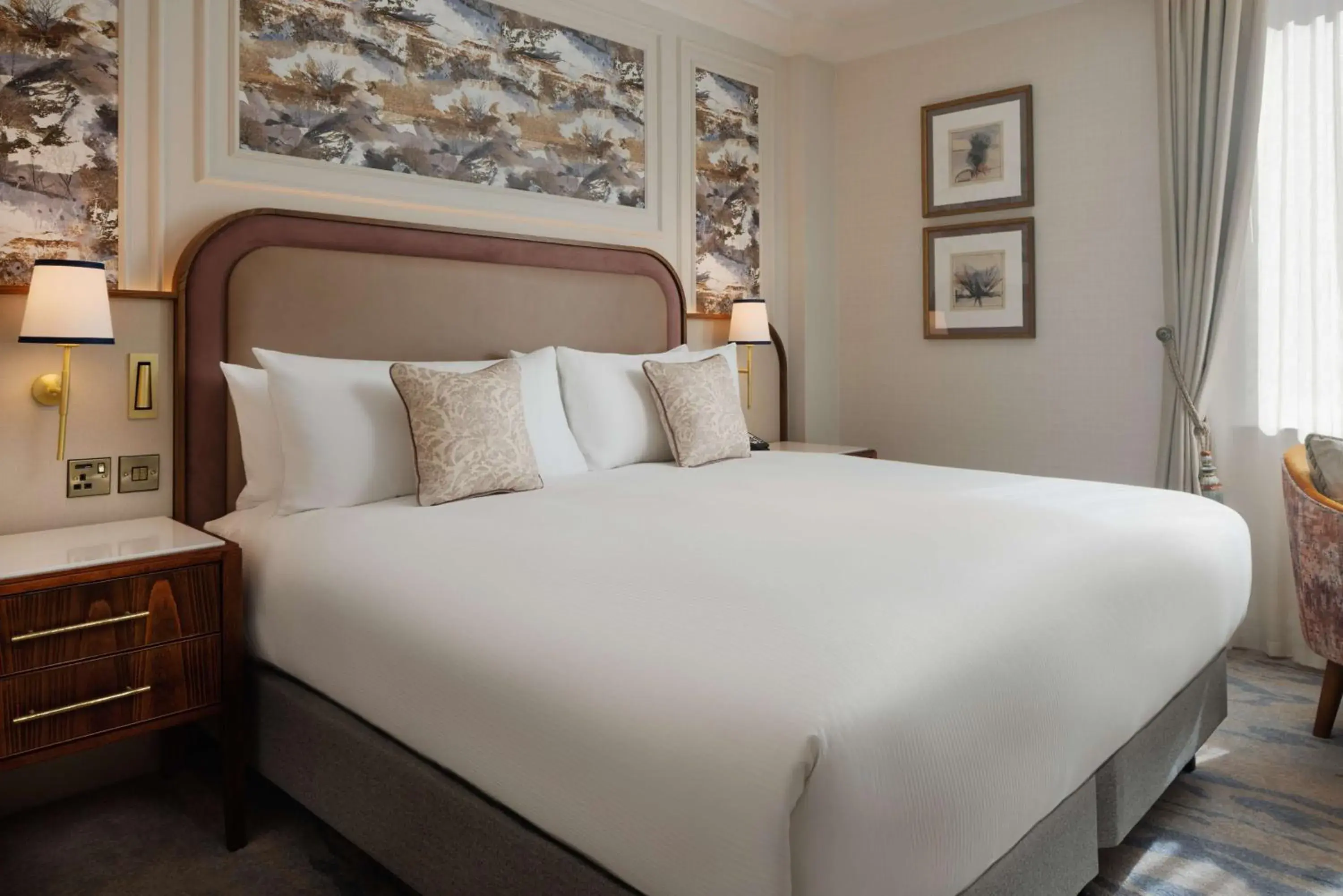 Superior King Room in The Caledonian Edinburgh, Curio Collection by Hilton Superior King Room in The Caledonian Edinburgh, Curio Collection by Hilton