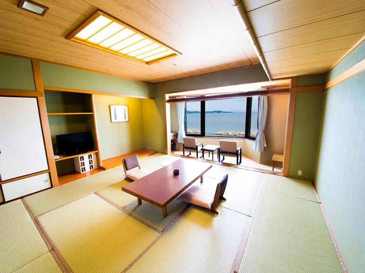 Japanese-Style Room with Ocean View - Buffet Breakfast + Buffet Dinner Included - Smoking in Naruto Grand Hotel Kaigetsu Japanese-Style Room with Ocean View - Buffet Breakfast + Buffet Dinner Included - Smoking in Naruto Grand Hotel Kaigetsu