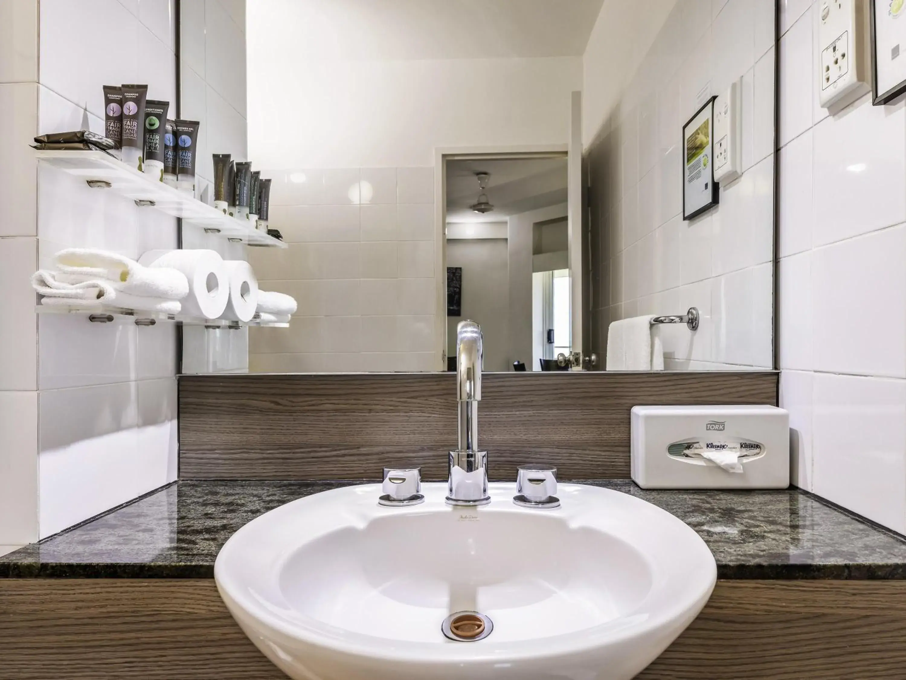 Superior Queen Room with Harbor View in Novotel Darwin CBD Superior Queen Room with Harbor View in Novotel Darwin CBD