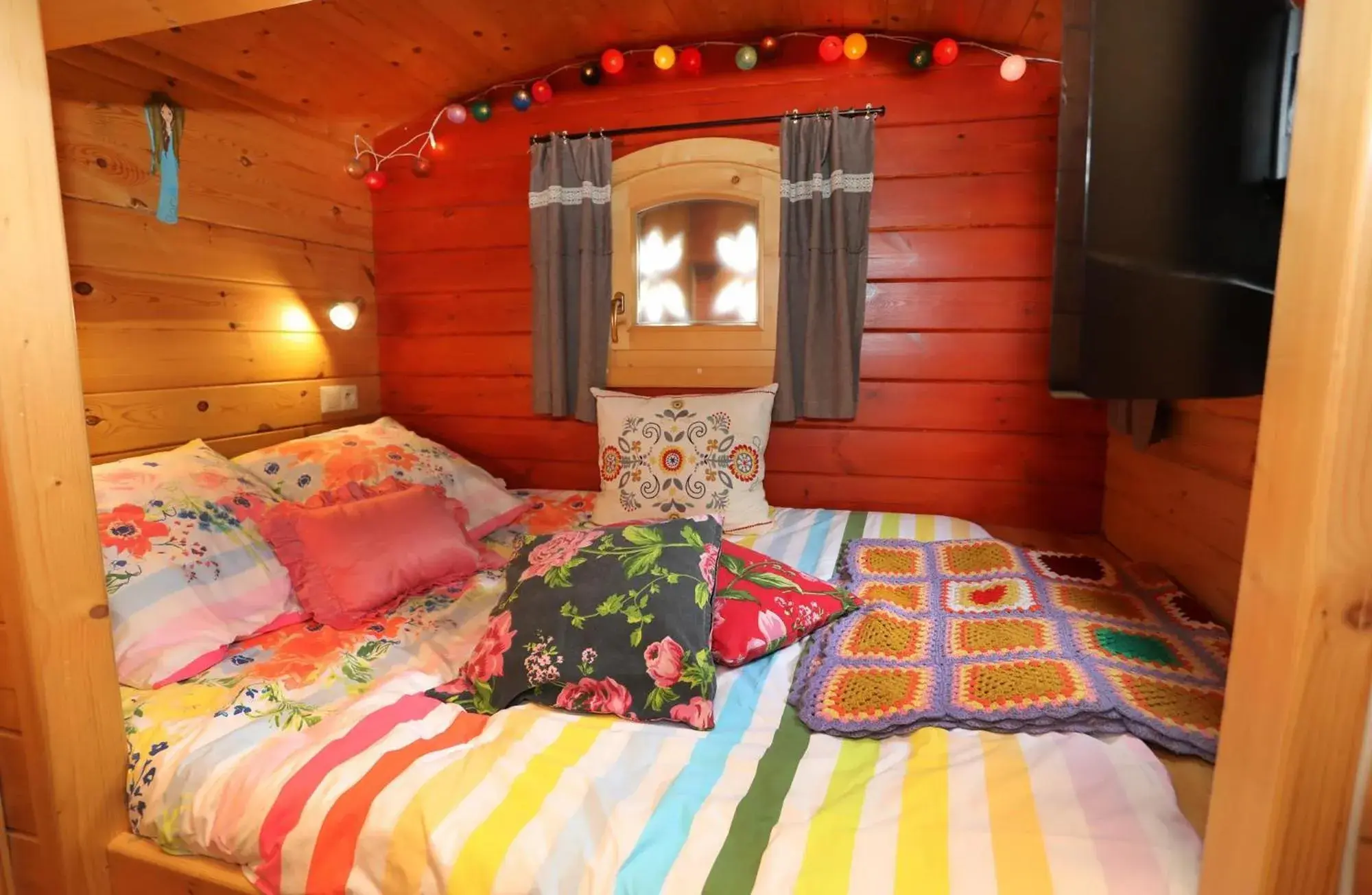 Double Room with Private Bathroom - single occupancy in Maison d'Hôtes et Roulotte" Le 6 Bis" Double Room with Private Bathroom - single occupancy in Maison d'Hôtes et Roulotte" Le 6 Bis"