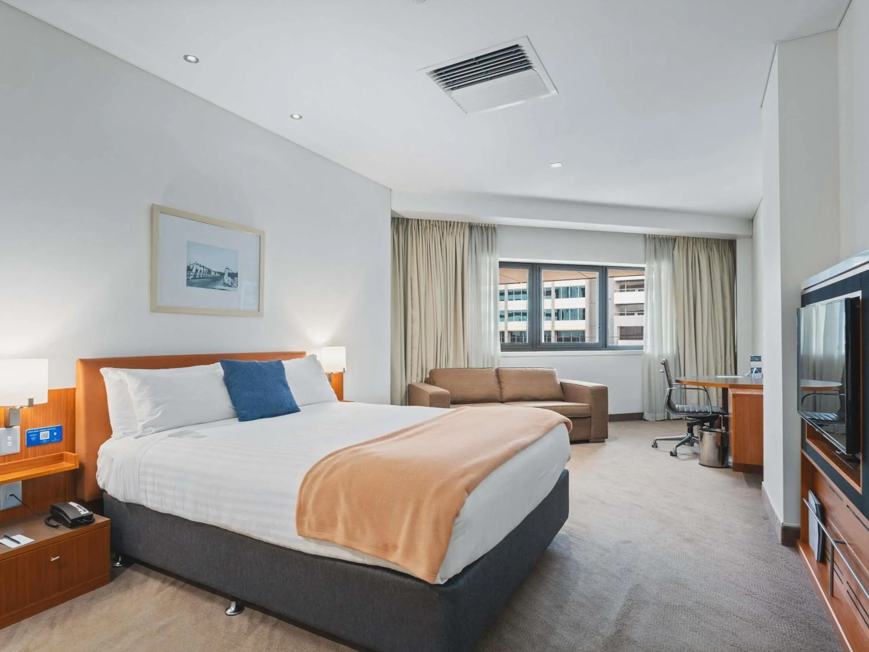 Accessible Room with 1 Queen Bed in Novotel Canberra Accessible Room with 1 Queen Bed in Novotel Canberra