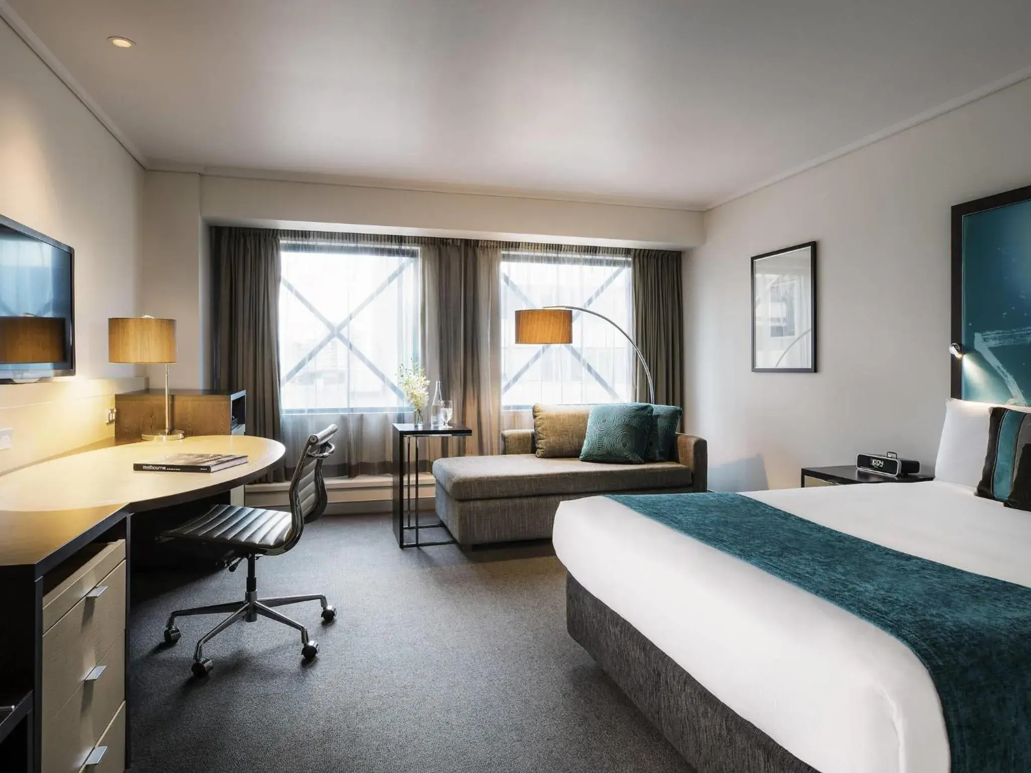 Standard Queen Room in Novotel Melbourne On Collins Standard Queen Room in Novotel Melbourne On Collins