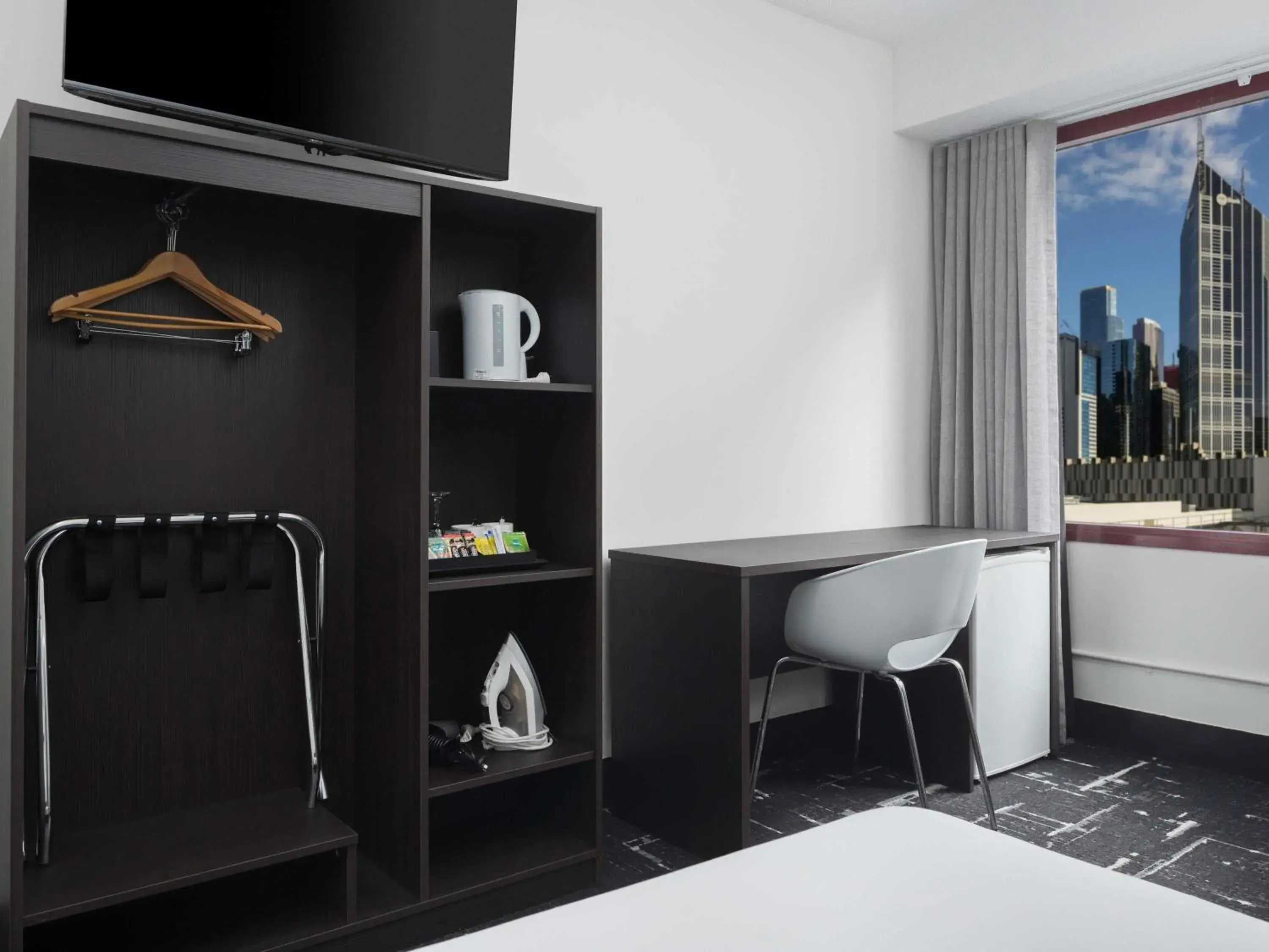 Standard Queen Room in Mercure Welcome Melbourne Standard Queen Room in Mercure Welcome Melbourne