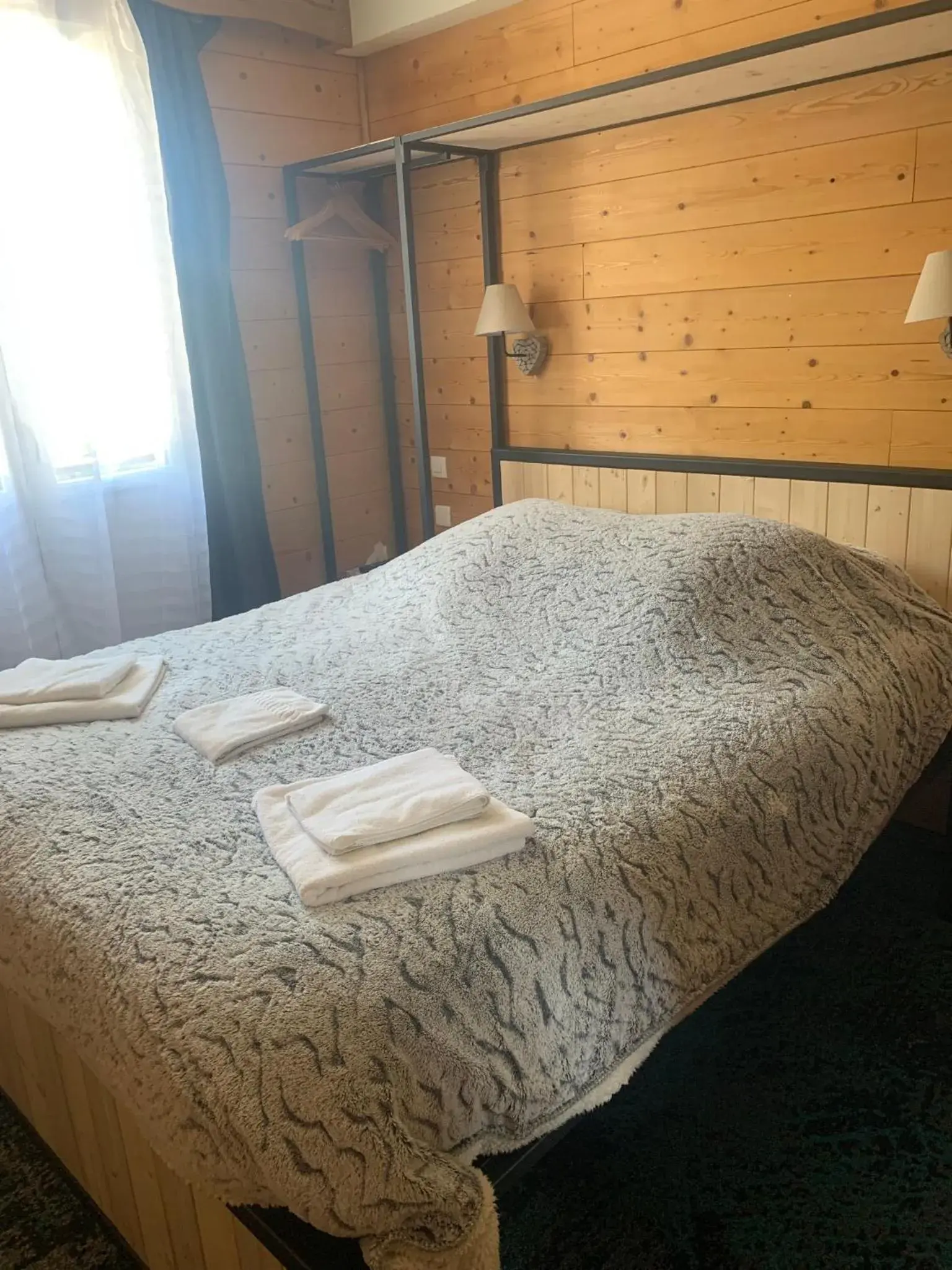 Double Room with Balcony in Hôtel l'Équipe Double Room with Balcony in Hôtel l'Équipe