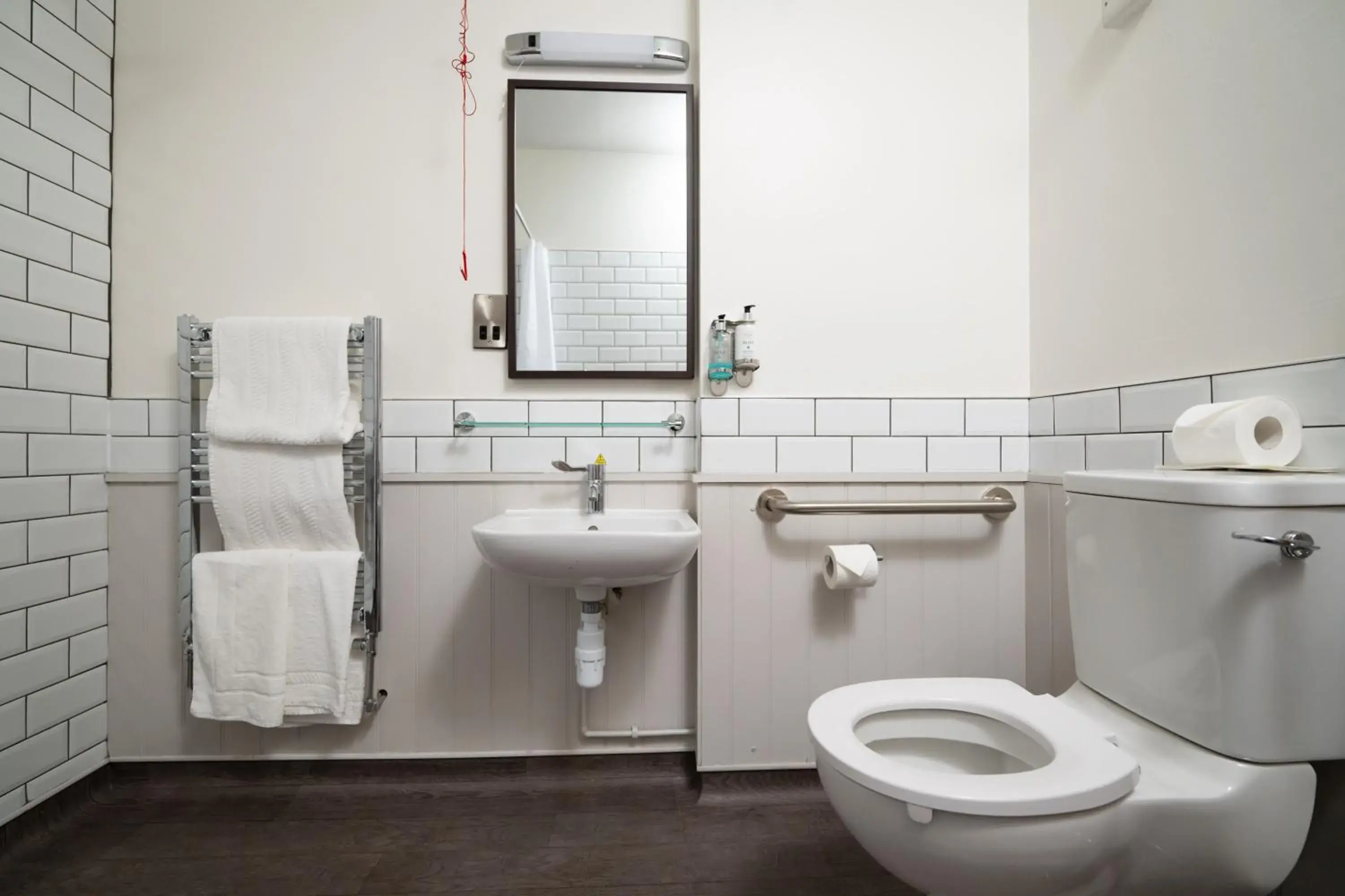 Double Room - Disability Access in Rockingham Arms By Greene King Inns Double Room - Disability Access in Rockingham Arms By Greene King Inns