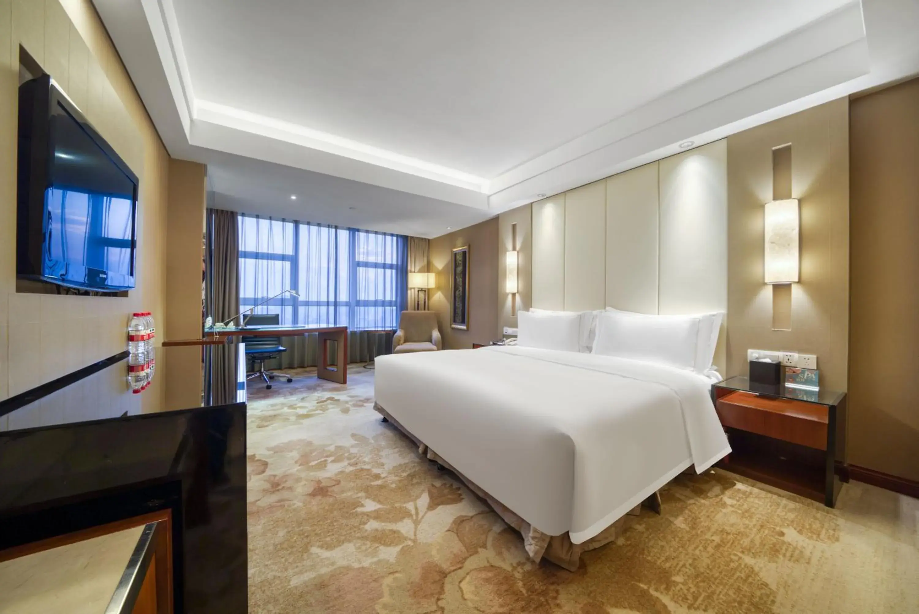 Deluxe King Room in Hangzhou HaiWaiHai Hotel Deluxe King Room in Hangzhou HaiWaiHai Hotel