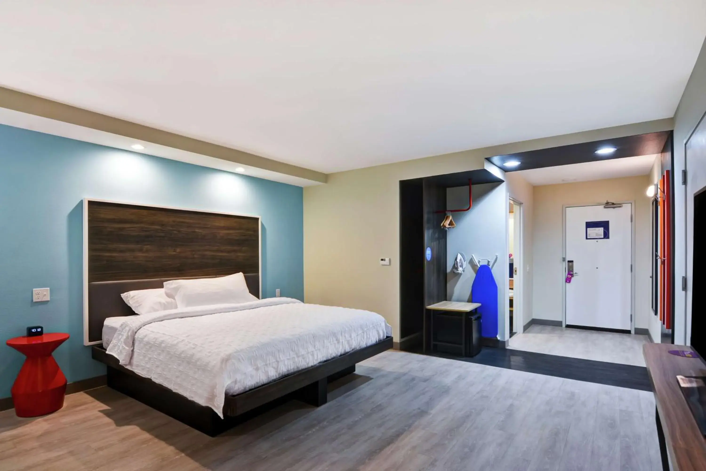 King Room with Accessible Tub - Mobility Access in Tru By Hilton Baton Rouge Citiplace King Room with Accessible Tub - Mobility Access in Tru By Hilton Baton Rouge Citiplace