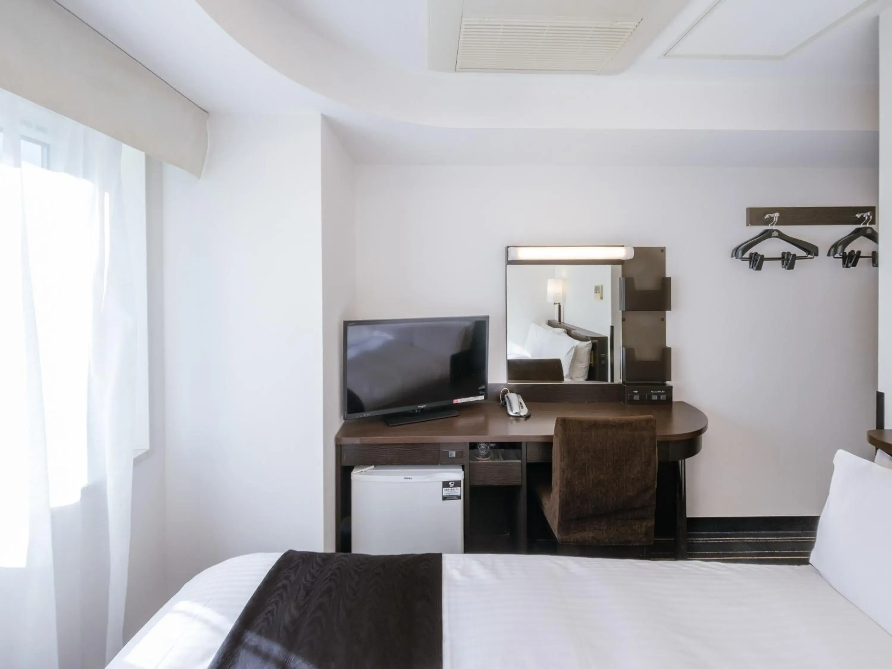 Small Double Room - Smoking in APA Hotel Keisei Narita Ekimae Small Double Room - Smoking in APA Hotel Keisei Narita Ekimae