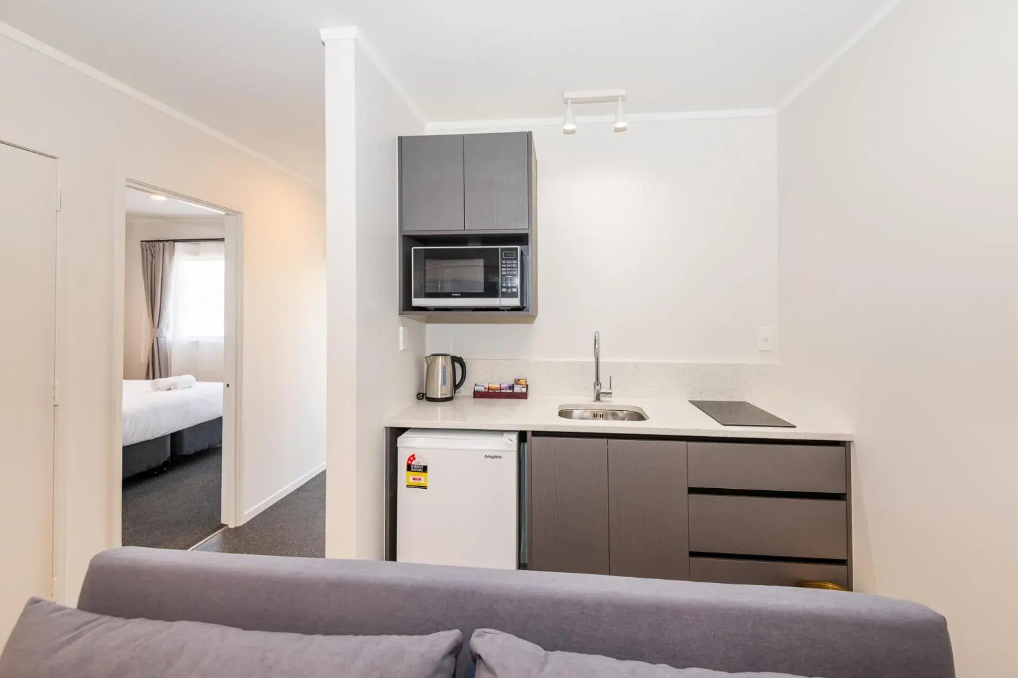 Standard Two-Bedroom Suite with Spa Bath in Aurora City Suites Motel Standard Two-Bedroom Suite with Spa Bath in Aurora City Suites Motel