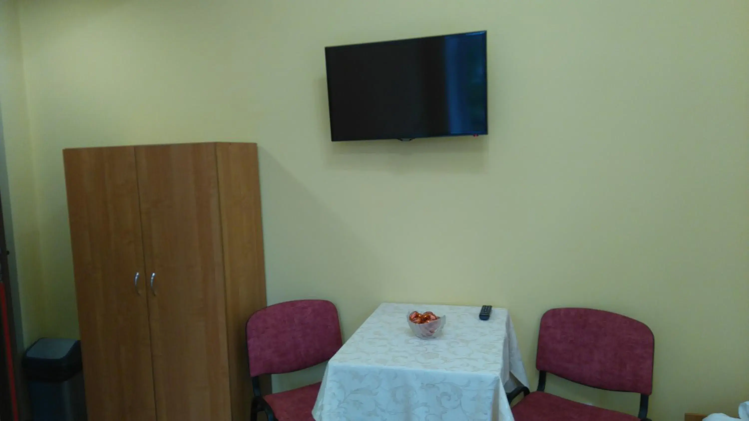 Triple Room with Private Bathroom in Schronisko Młodzieżowe PTSM Matecznik Triple Room with Private Bathroom in Schronisko Młodzieżowe PTSM Matecznik