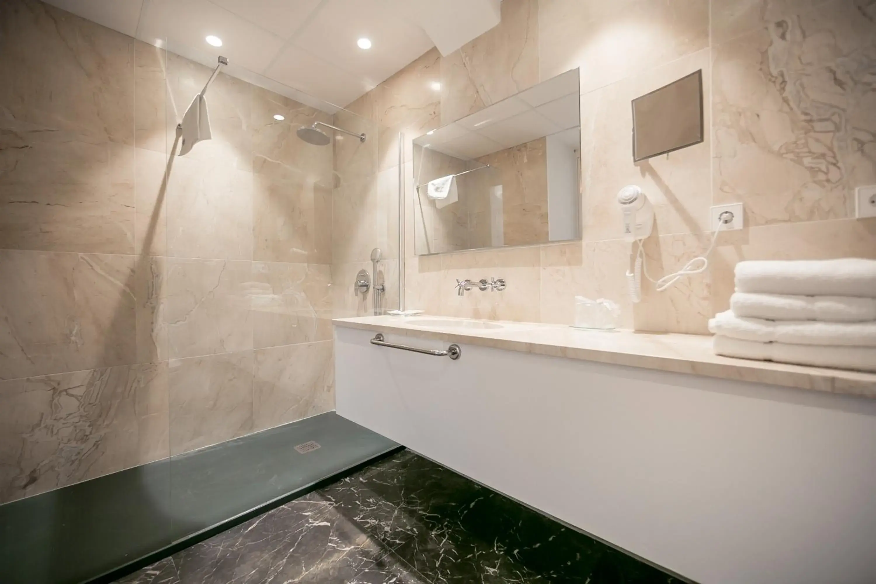 Deluxe Twin Room - single occupancy in Hotel Rural El Molino de Felipe Deluxe Twin Room - single occupancy in Hotel Rural El Molino de Felipe