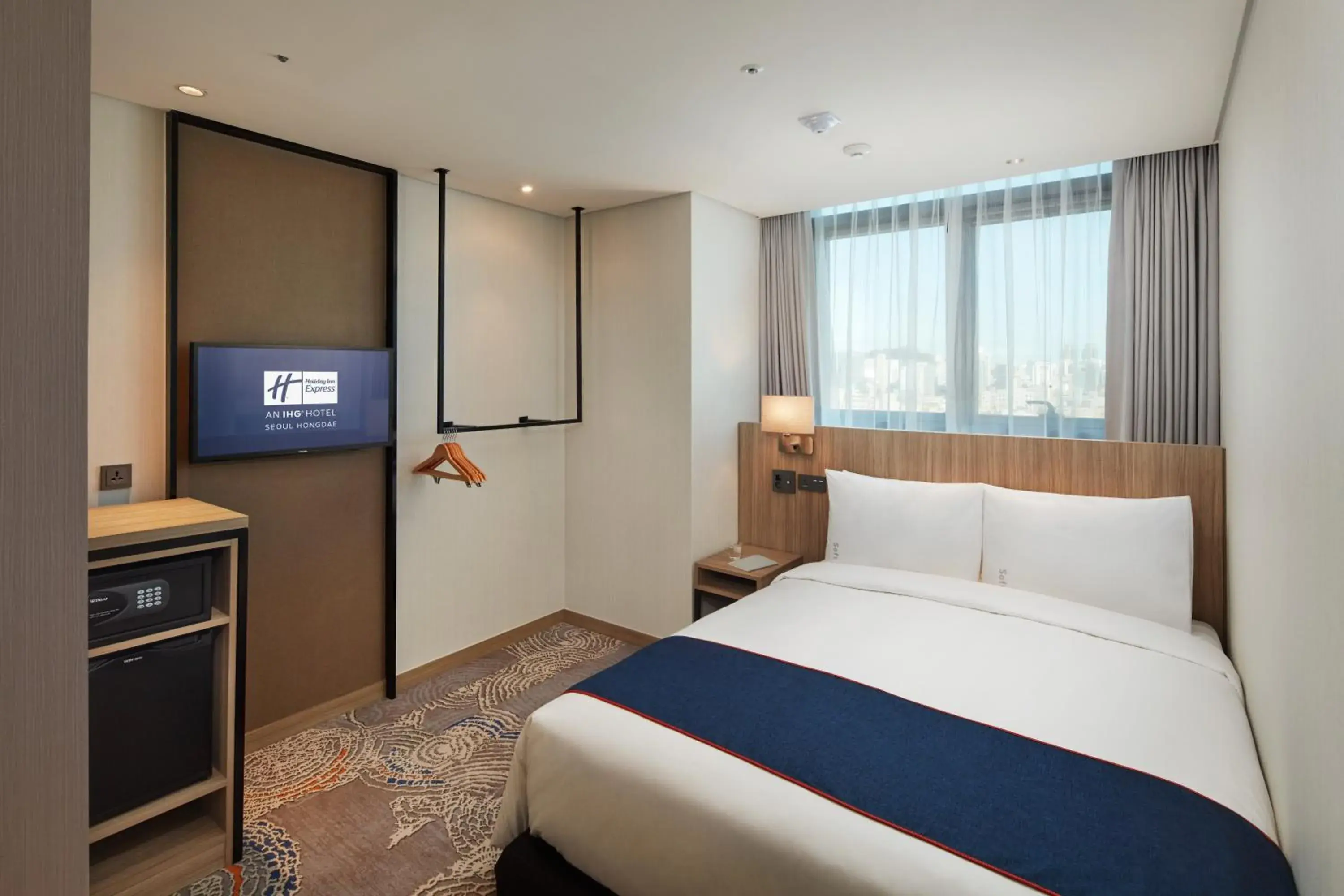 Standard Queen Room - Accessible with Free Breakfast in Holiday Inn Express Seoul Hongdae by IHG Standard Queen Room - Accessible with Free Breakfast in Holiday Inn Express Seoul Hongdae by IHG