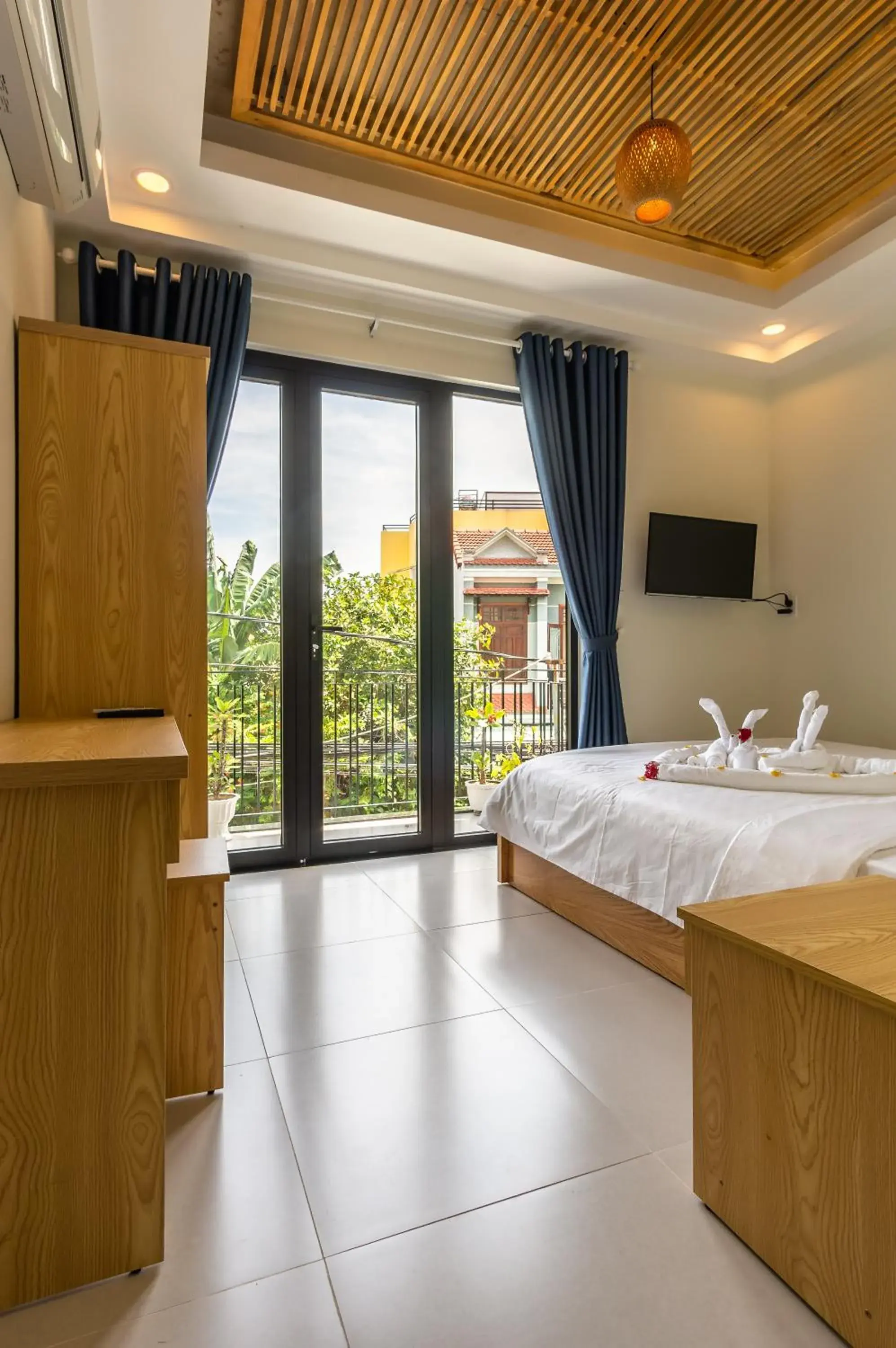 Deluxe Double Room with Balcony in D Central Hoi An Homestay Deluxe Double Room with Balcony in D Central Hoi An Homestay