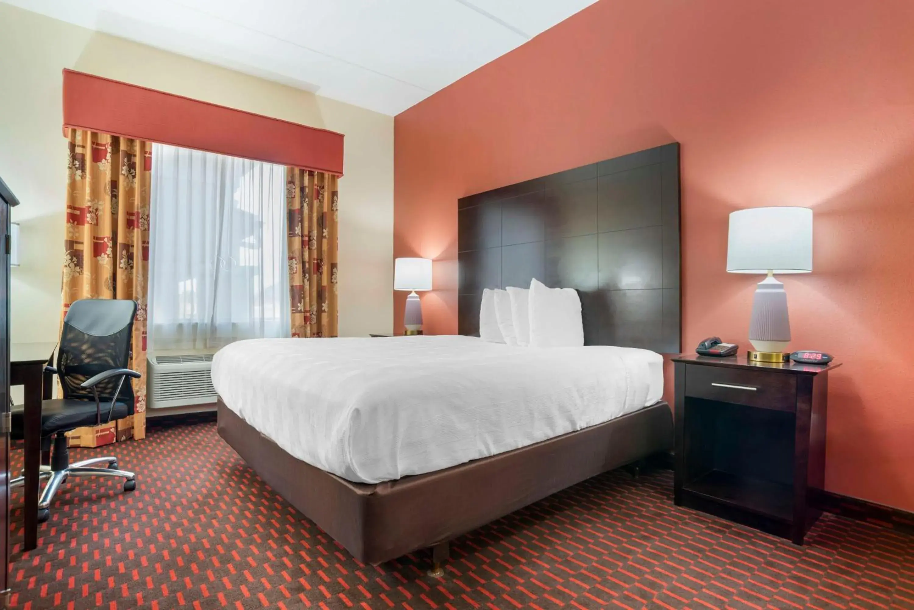 King Suite with Sofa Bed and Roll-In Shower - Mobility Accessible in Best Western Plus Flowood Inn & Suites King Suite with Sofa Bed and Roll-In Shower - Mobility Accessible in Best Western Plus Flowood Inn & Suites