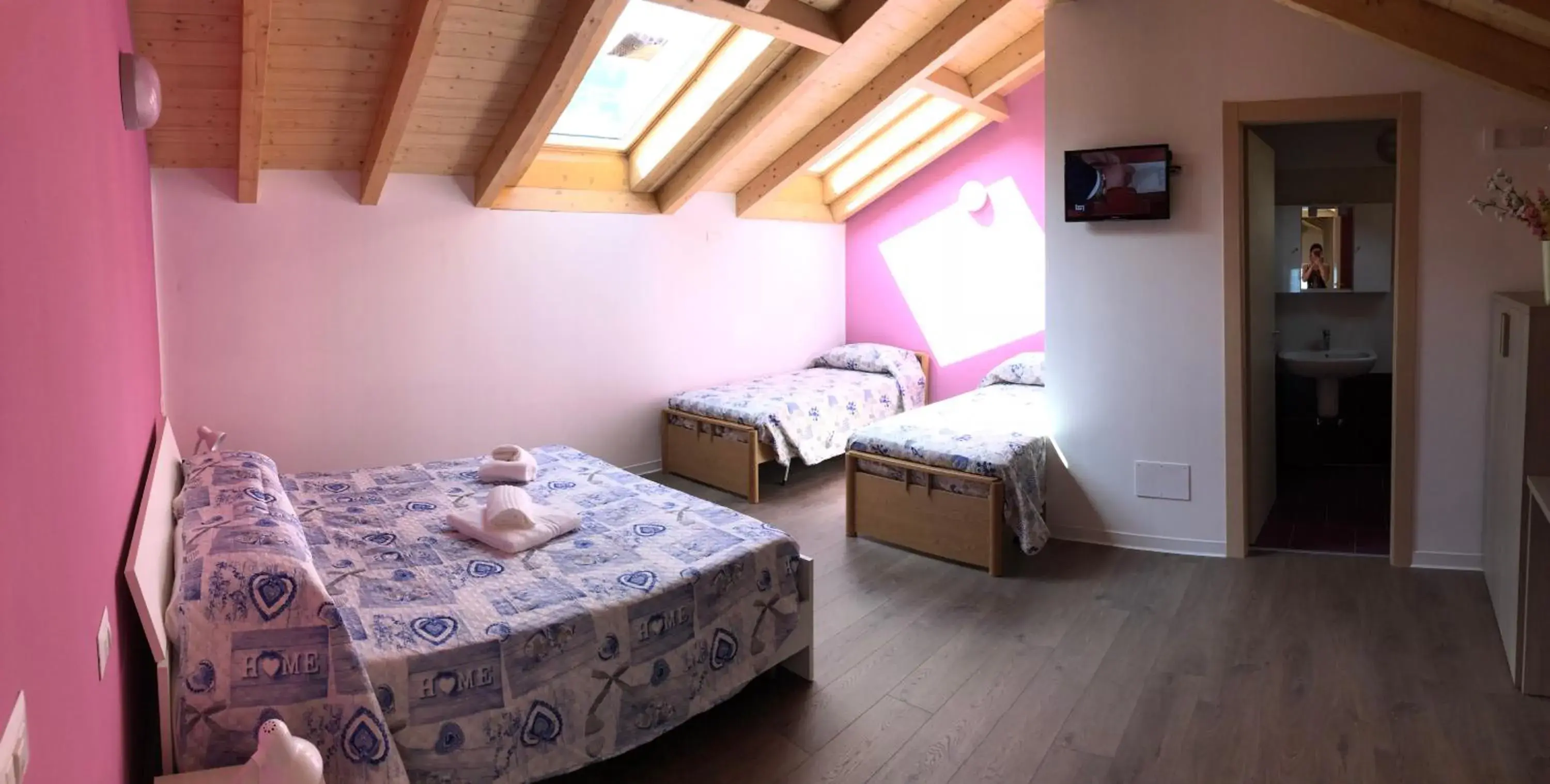 Comfort Quadruple Room in Hotel Mojito Comfort Quadruple Room in Hotel Mojito