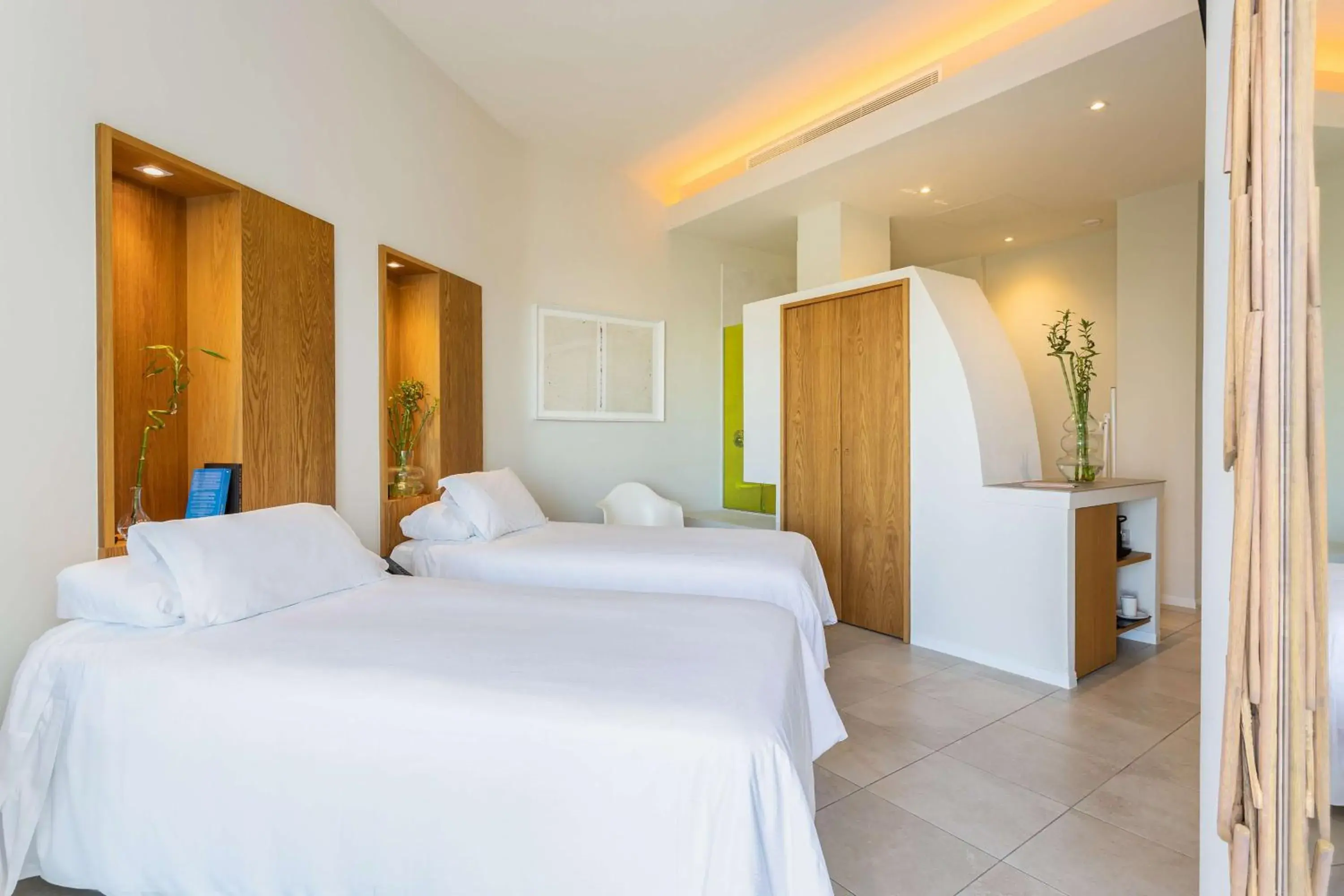 Twin Room - Mobility Access in Higuerón Hotel Curio Collection by Hilton Twin Room - Mobility Access in Higuerón Hotel Curio Collection by Hilton